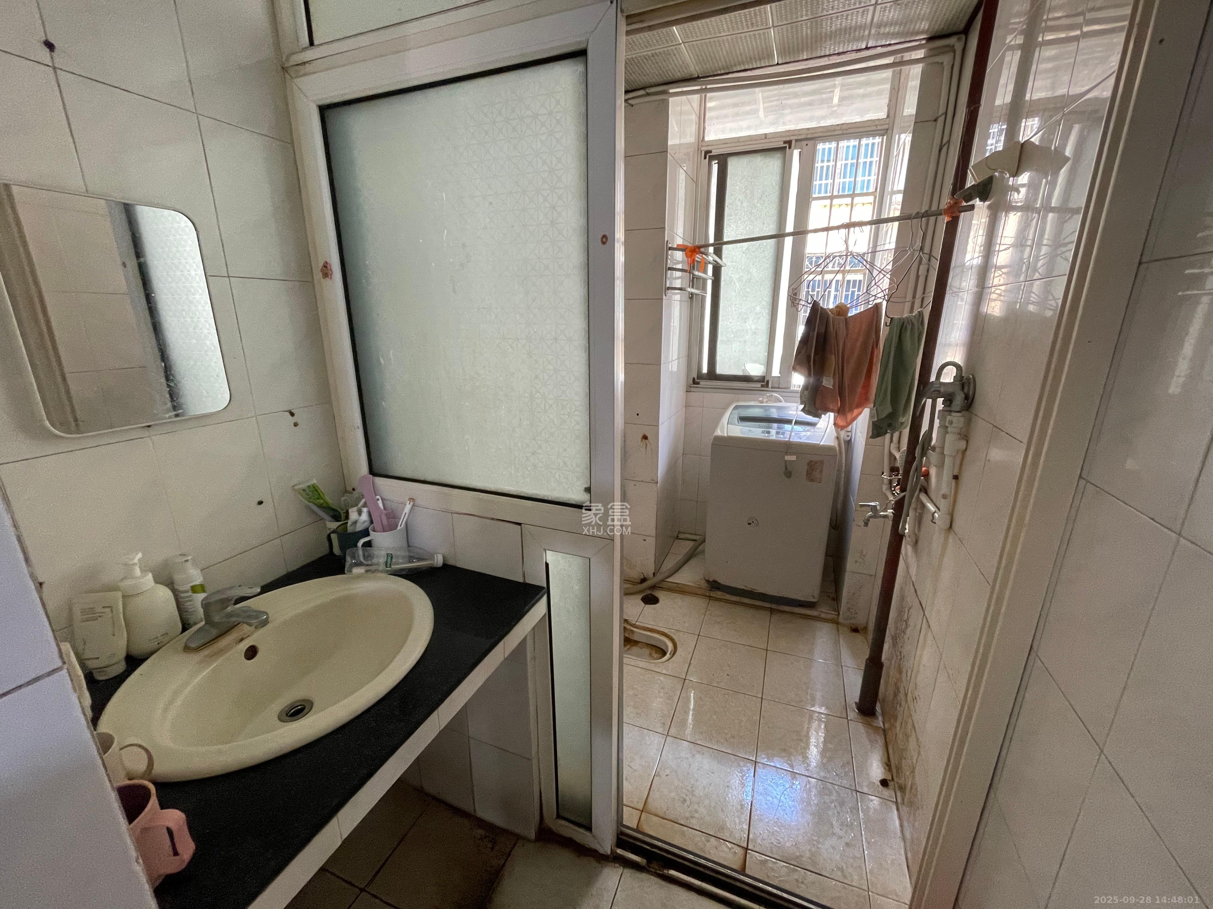 省卫生厅宿舍  3室2厅2卫    2300.0元/月 省卫生厅宿舍  3室2厅2卫    2300.0元/月室内图