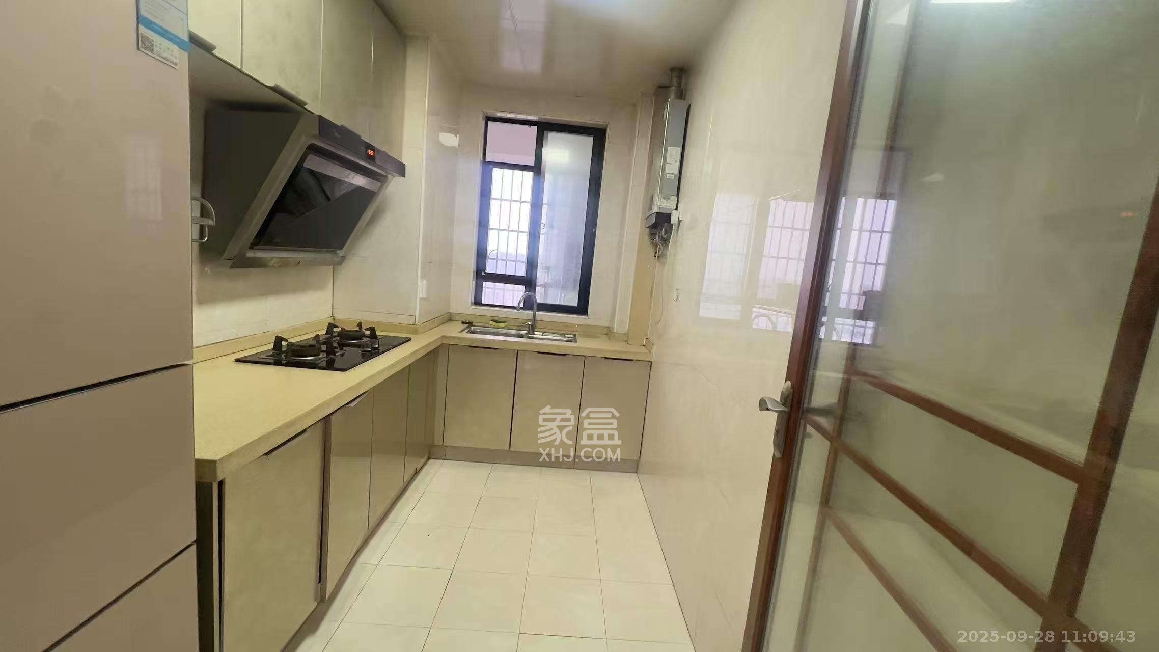 峰尚国际 3室2厅2卫 1600.0元/月 峰尚国际 3室2厅2卫 1600.0元/月室内图