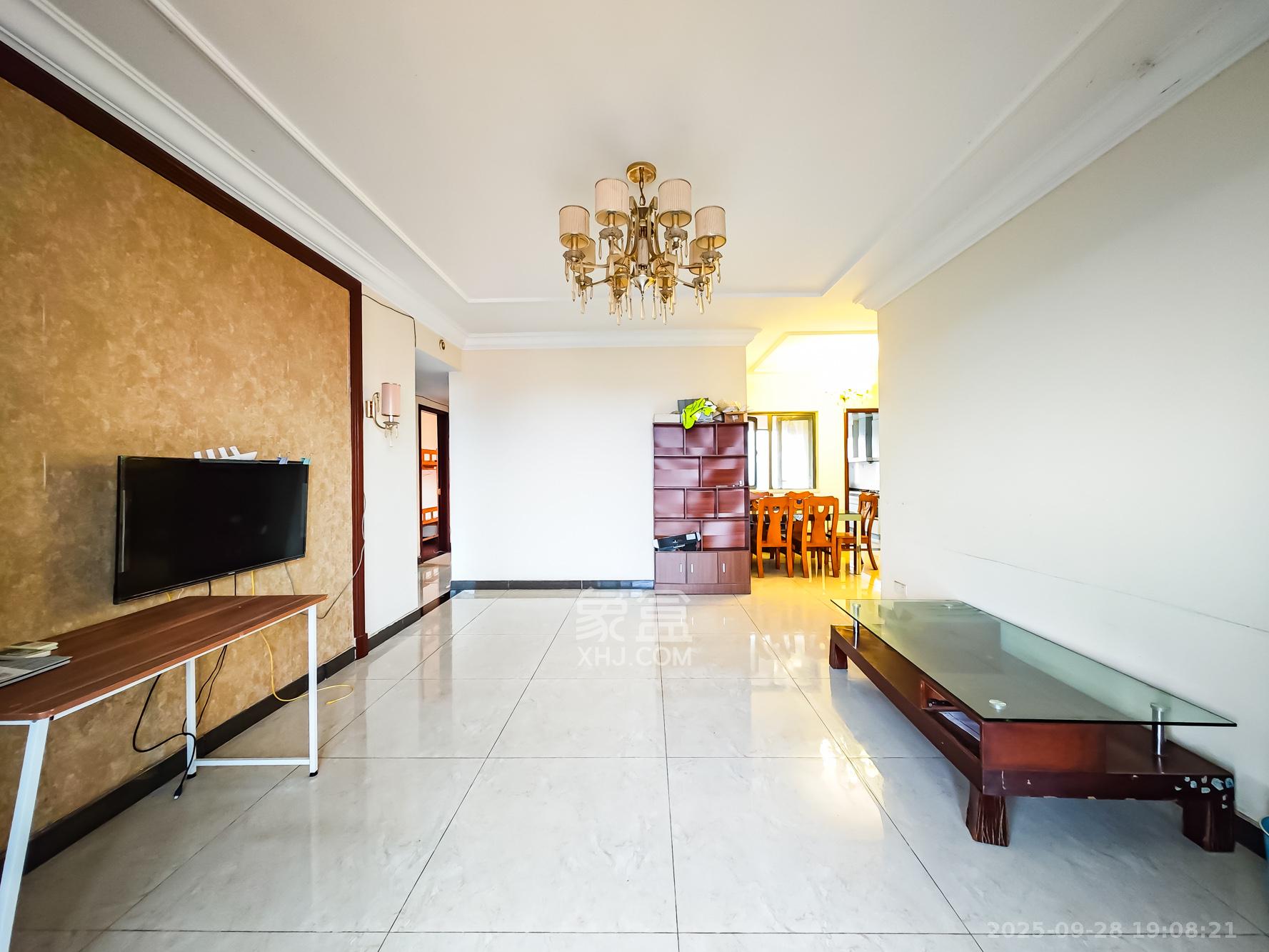 恒大御景天下城一期 4室2厅2卫 95.0万 恒大御景天下城一期 4室2厅2卫 95.0万客厅