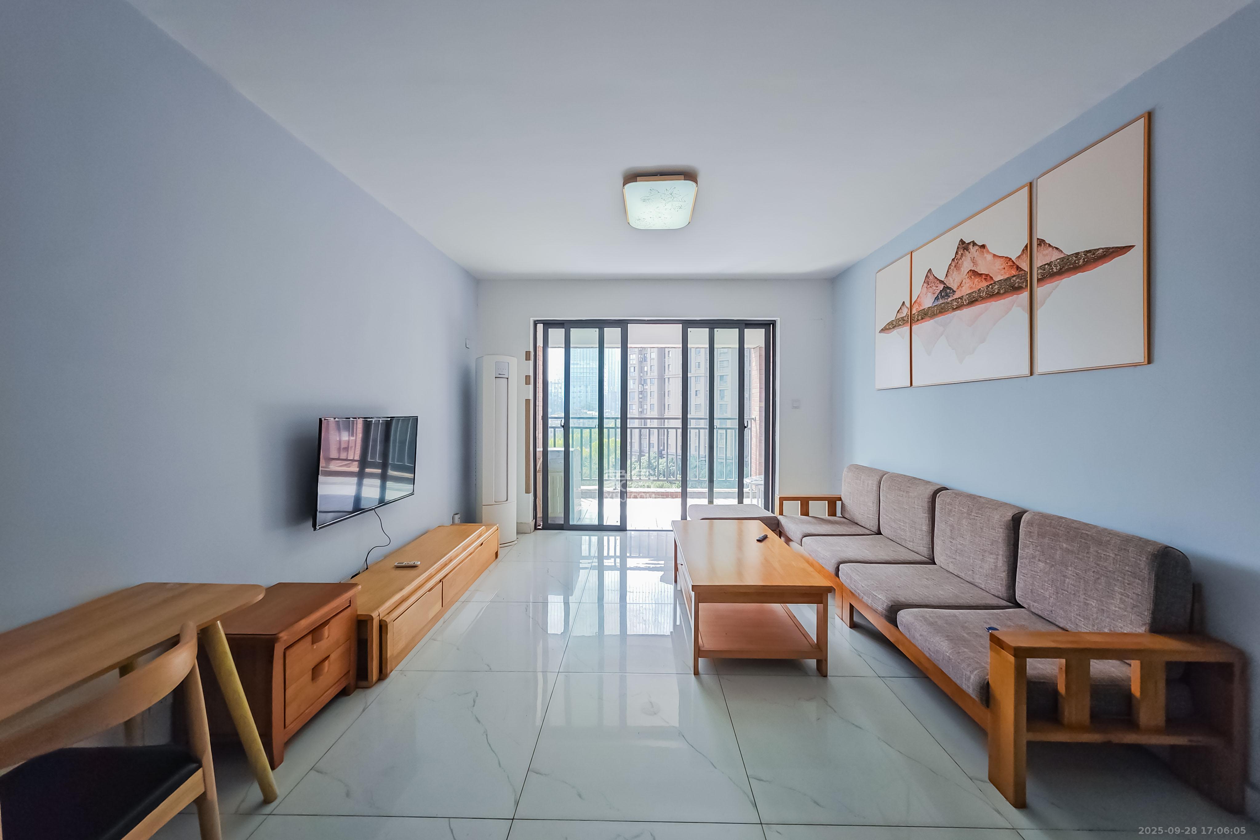 半山壹号 4室2厅2卫 125.0万 半山壹号 4室2厅2卫 125.0万客厅