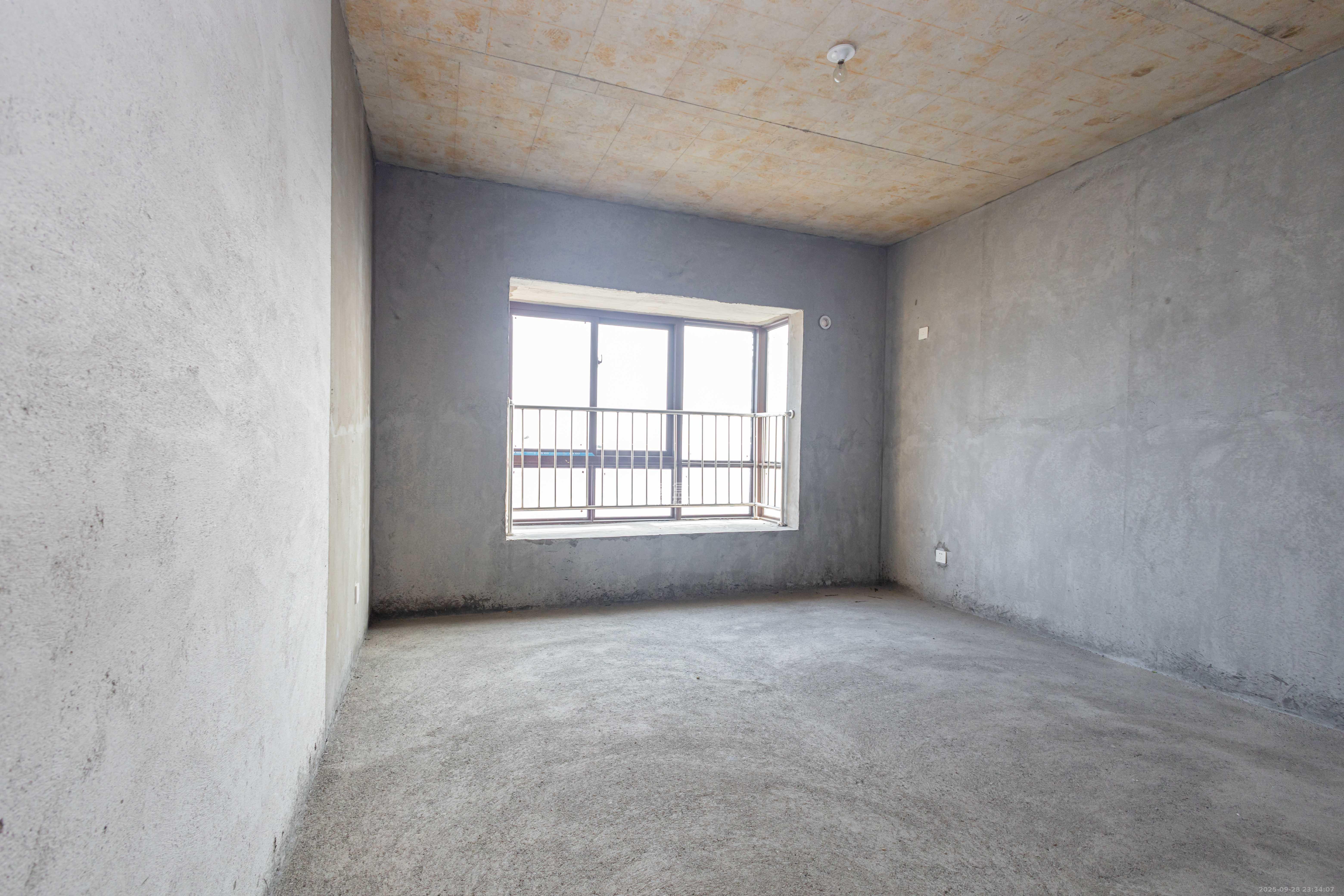 东方美地  4室2厅2卫    108.0万卧室