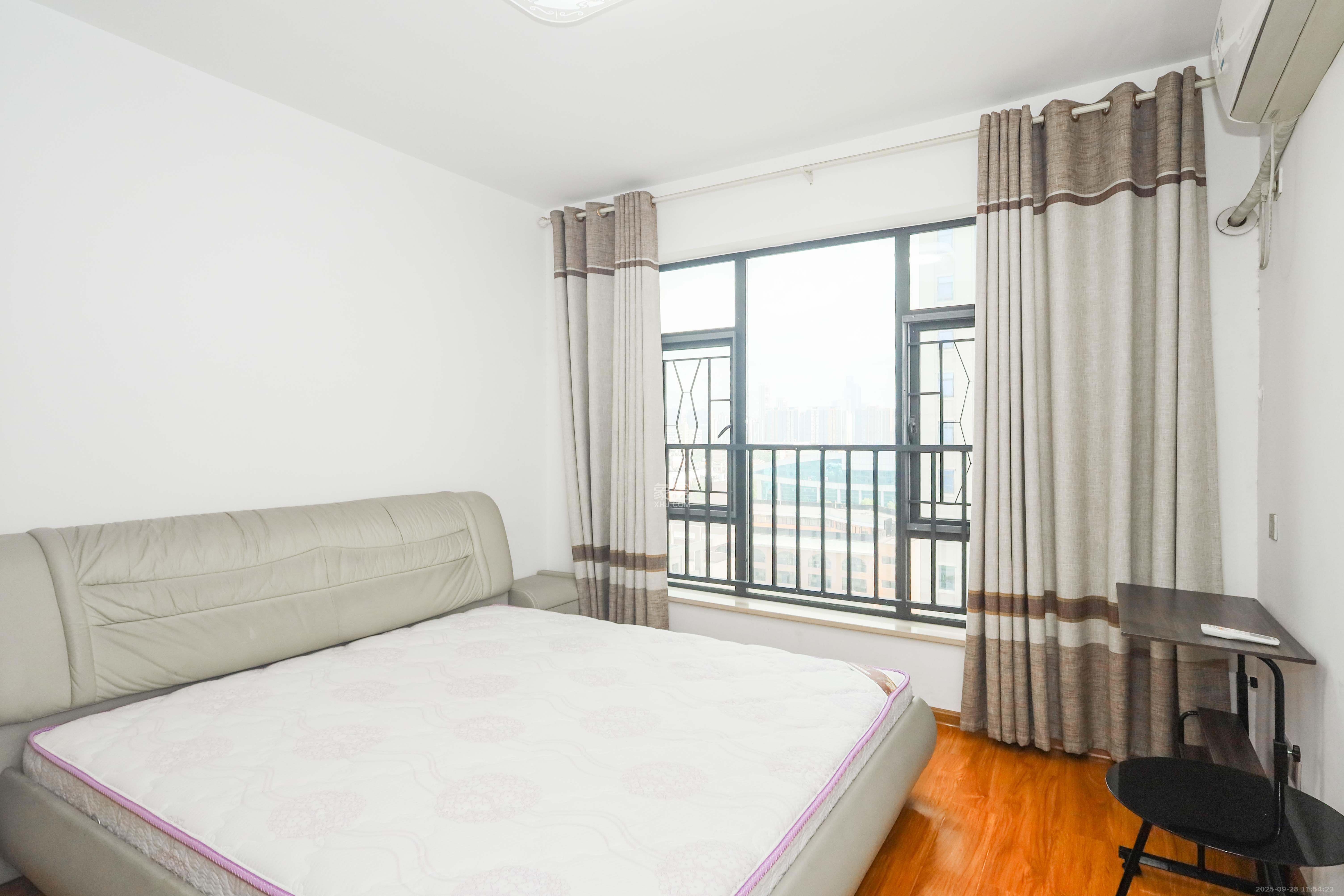 天元涉外景园B区 3室2厅2卫 2700.0元/月 天元涉外景园B区 3室2厅2卫 2700.0元/月室内图