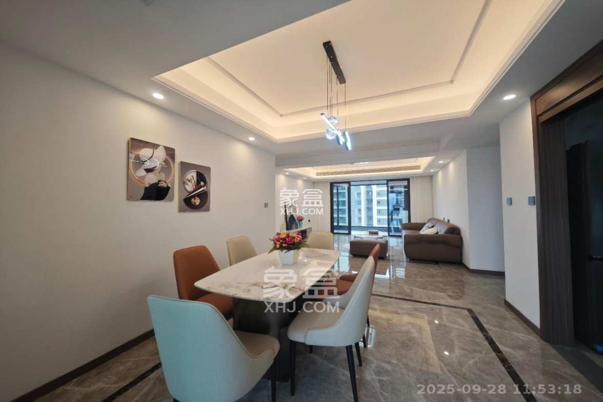 绿地V岛 4室2厅2卫 4300.00元/月 绿地V岛 4室2厅2卫 4300.00元/月室内图