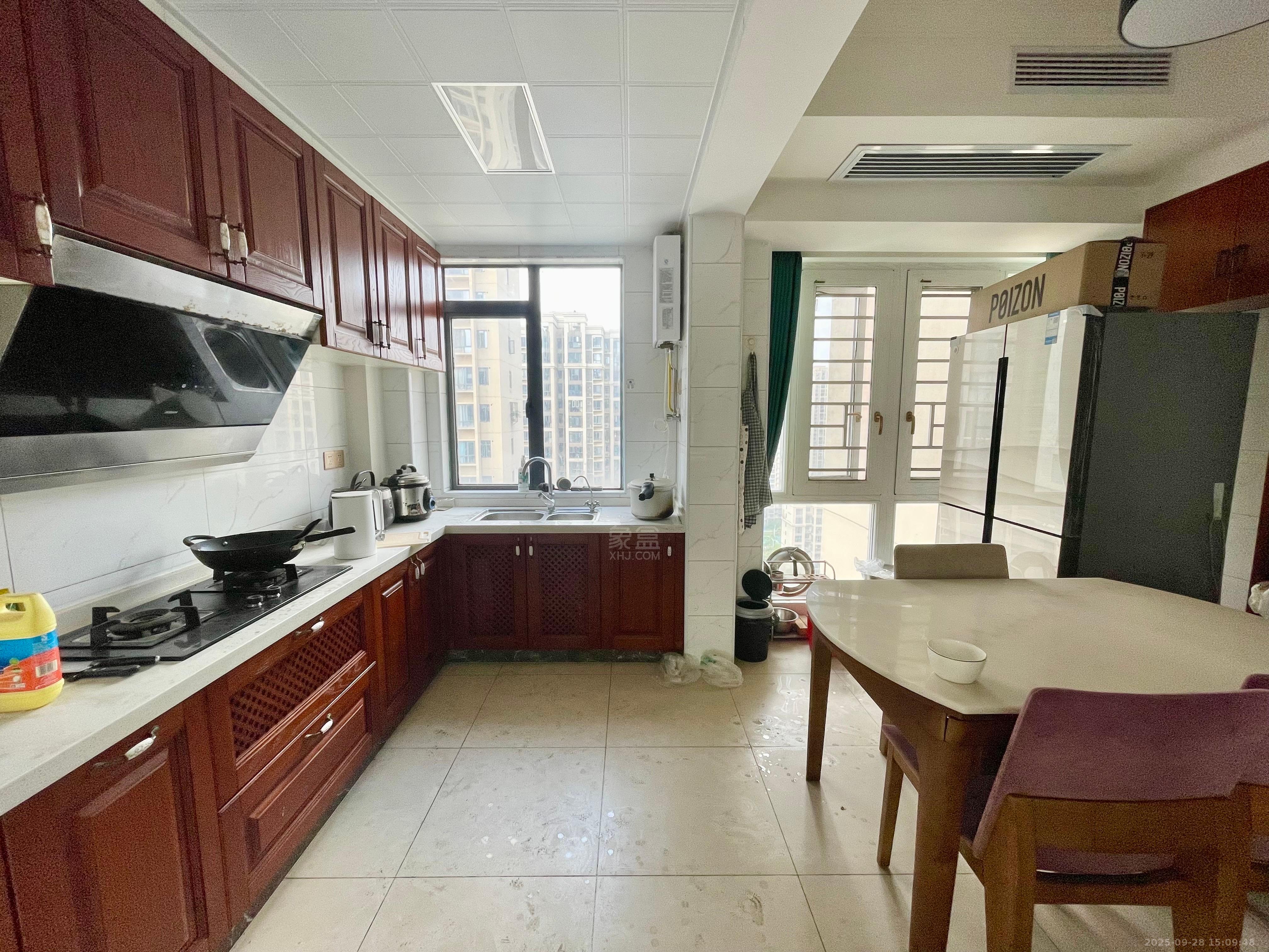 山水洲城华晨第一城 3室2厅2卫 2200.0元/月 山水洲城华晨第一城 3室2厅2卫 2200.0元/月室内图