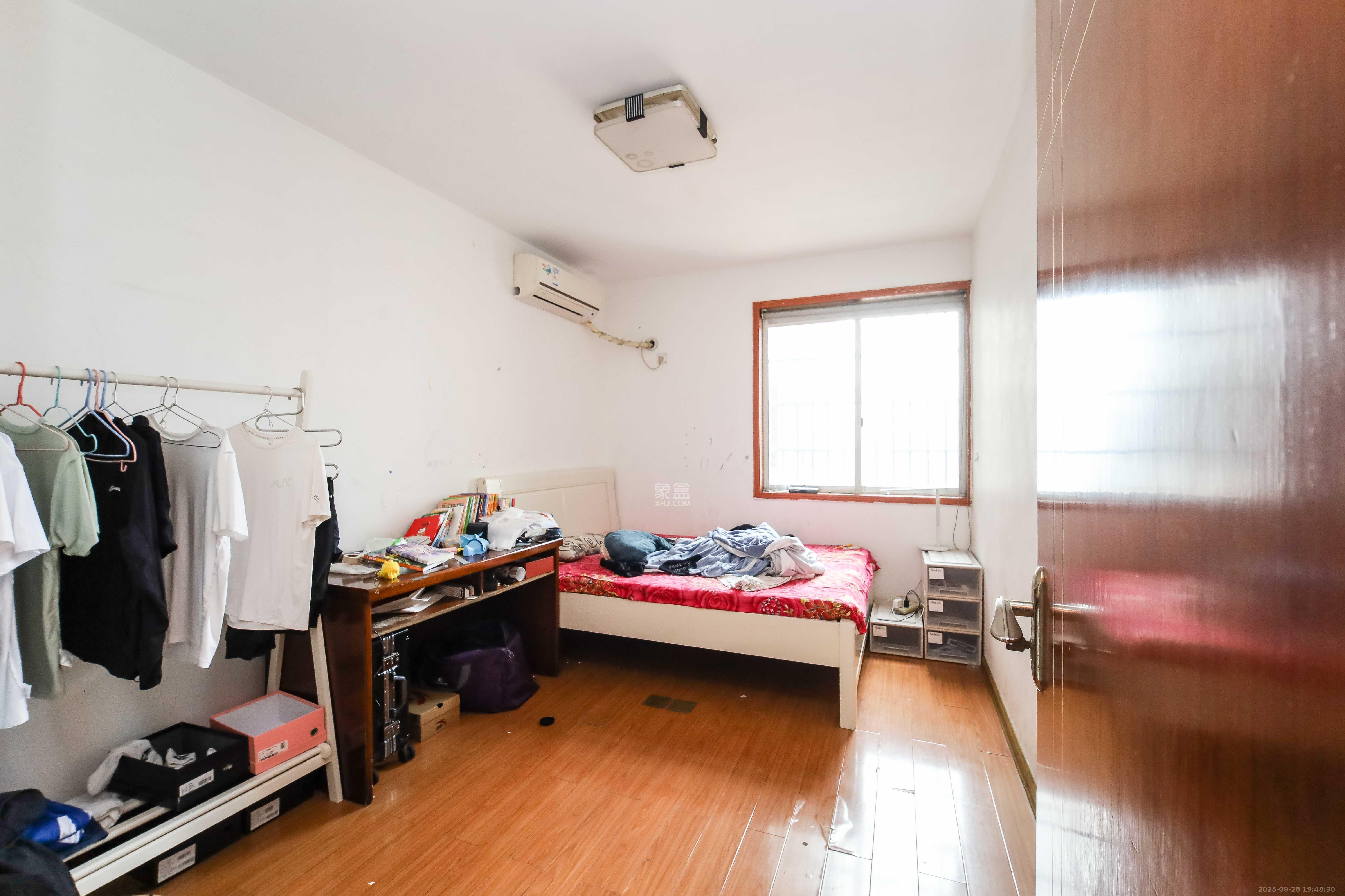 高桥现代商贸城 3室2厅2卫 83.6万 高桥现代商贸城 3室2厅2卫 83.6万卧室