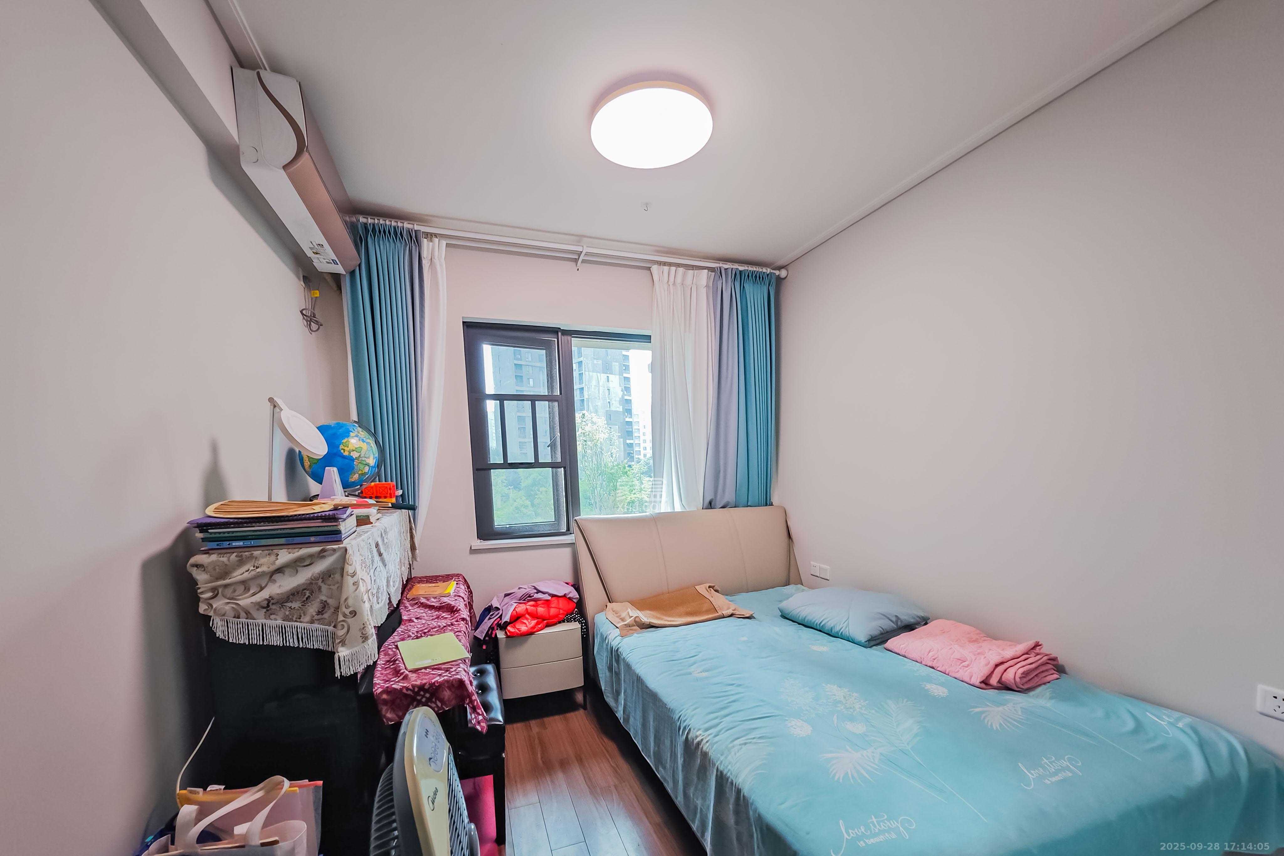 保利茉莉公馆  4室2厅2卫    182.0万卧室