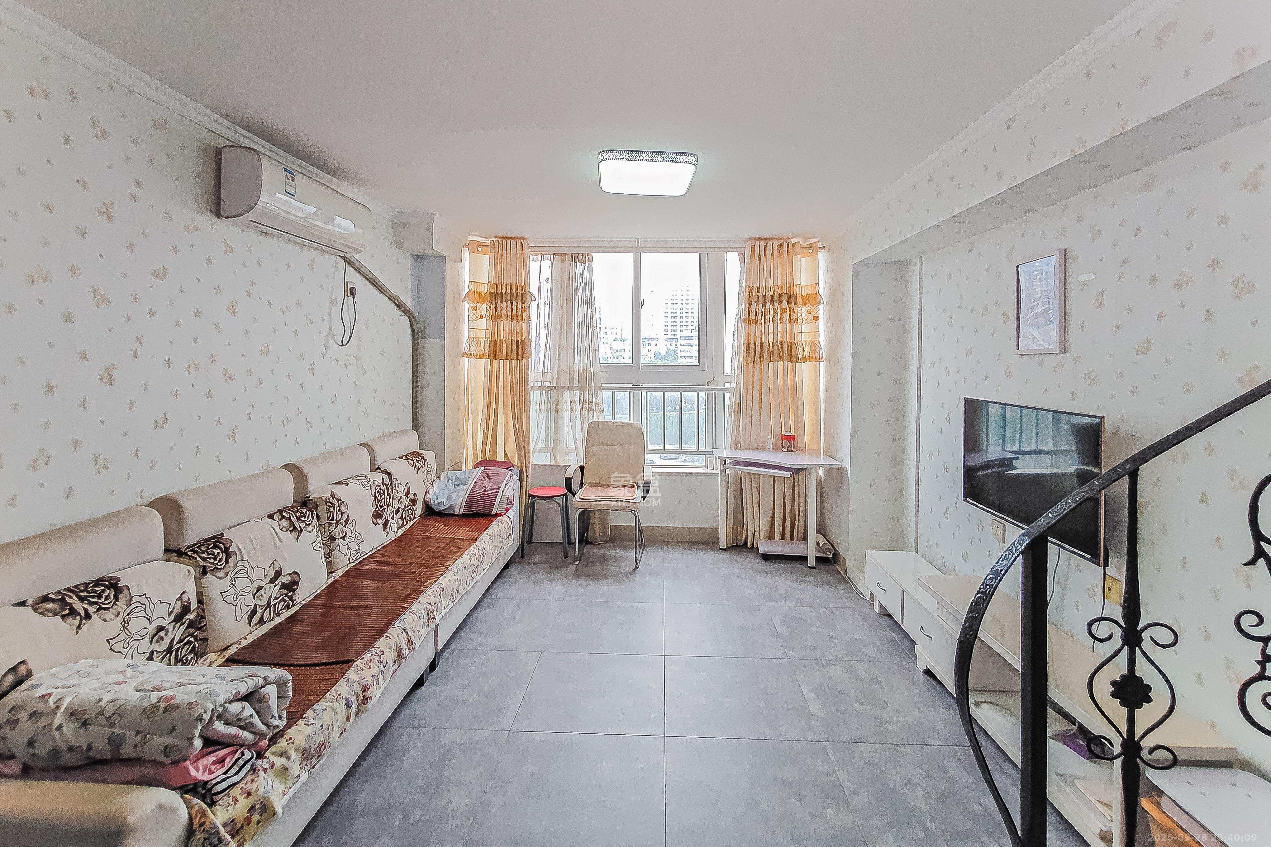 他城(天鸿时代公寓) 2室1厅1卫 28.8万 他城(天鸿时代公寓) 2室1厅1卫 28.8万客厅