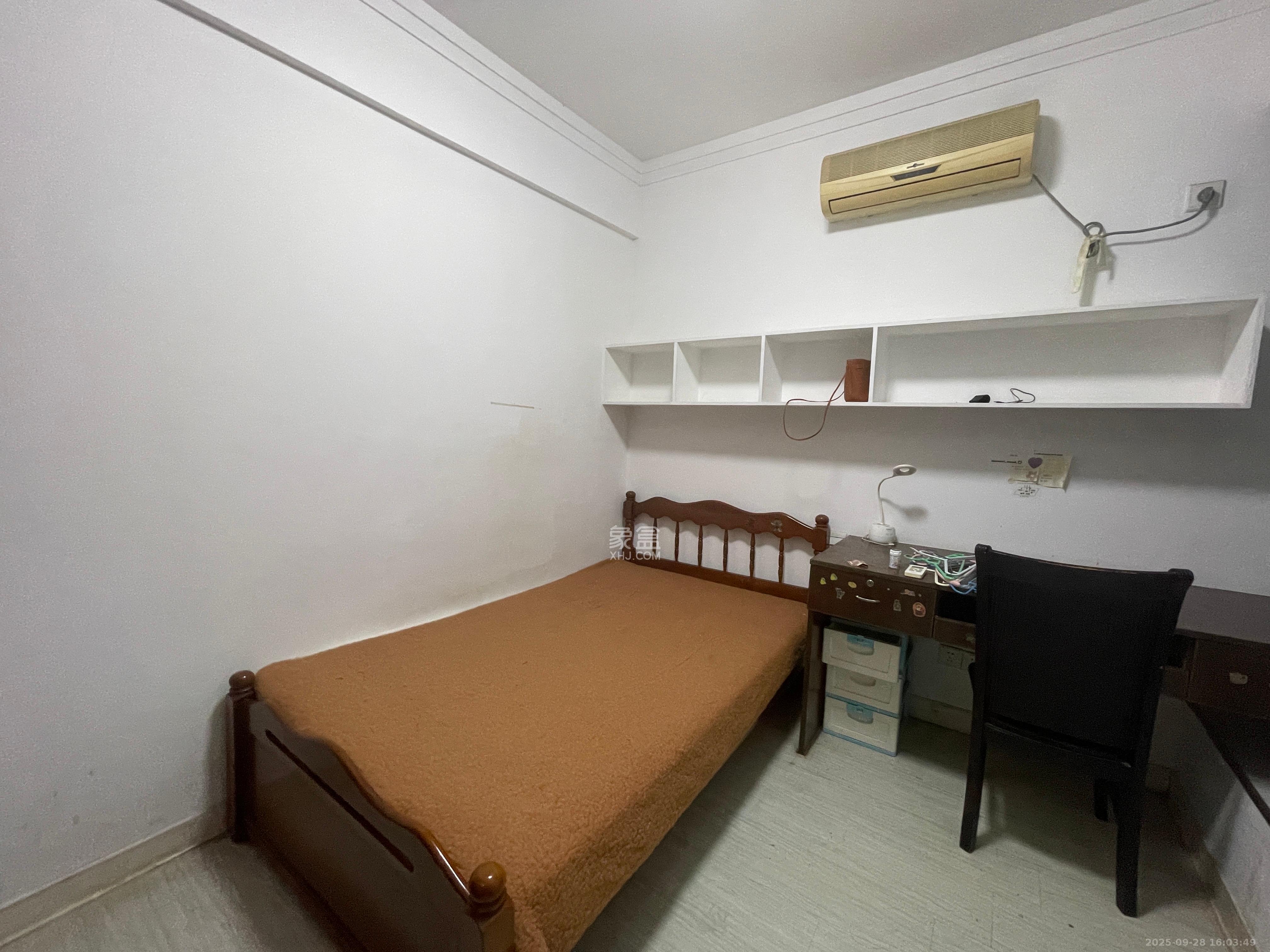 白沙花园  3室2厅1卫    2000.0元/月室内图