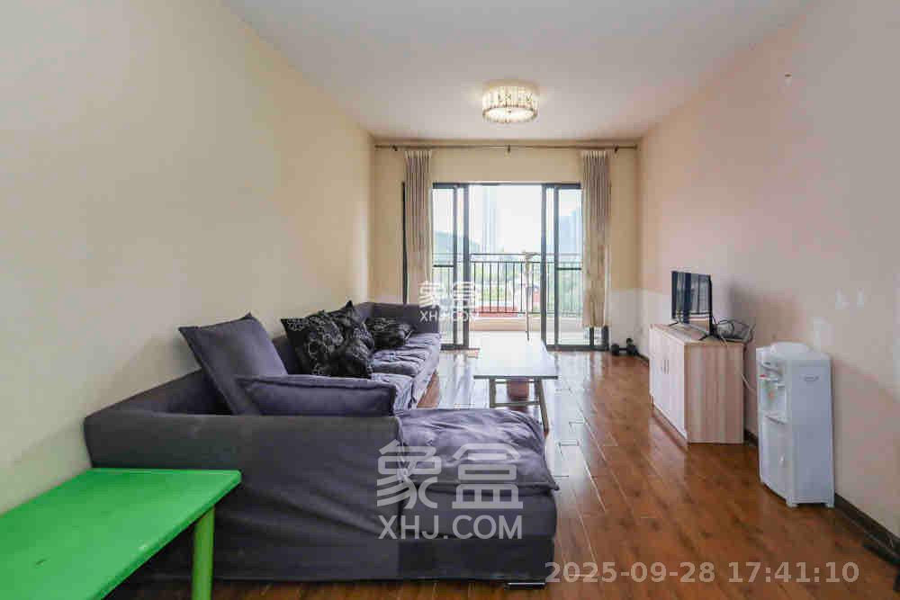 钰龙天下一期  1室2厅1卫    2300.0元/月