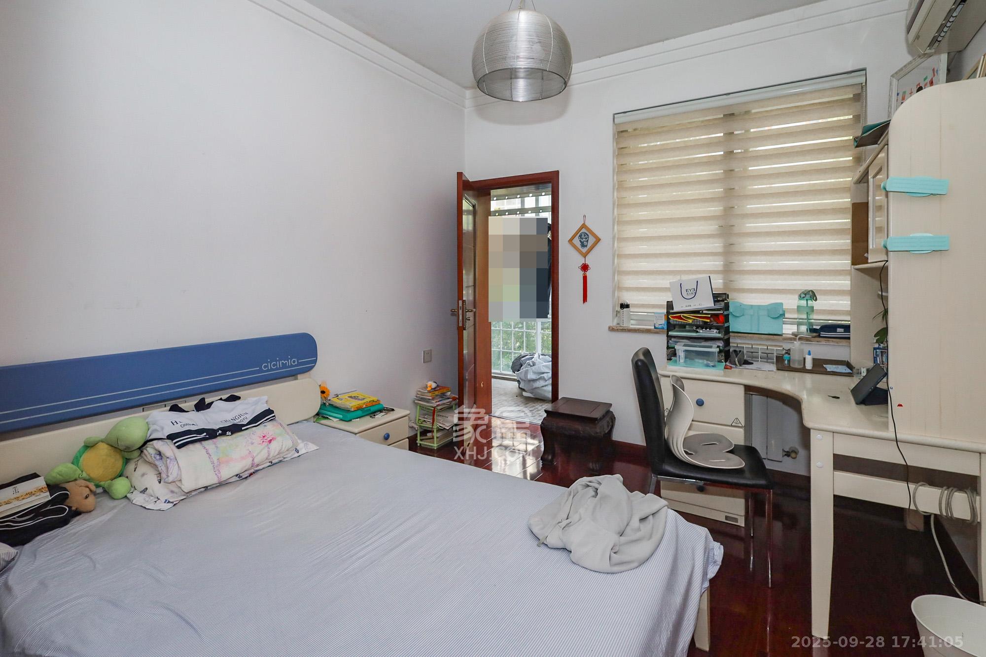 八方小区D区 4室2厅2卫 687.0万 八方小区D区 4室2厅2卫 687.0万卧室