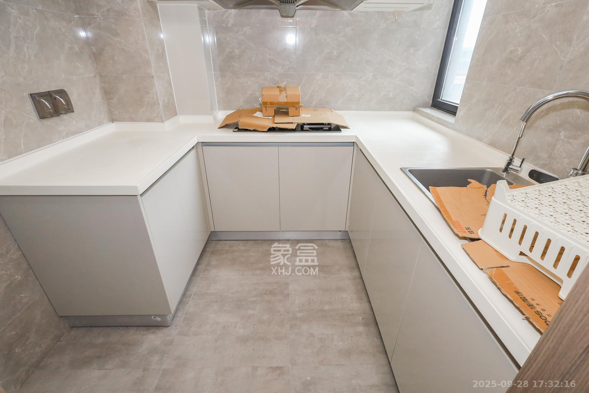 金茂建发泊悦 4室2厅2卫 228.0万 金茂建发泊悦 4室2厅2卫 228.0万厨房