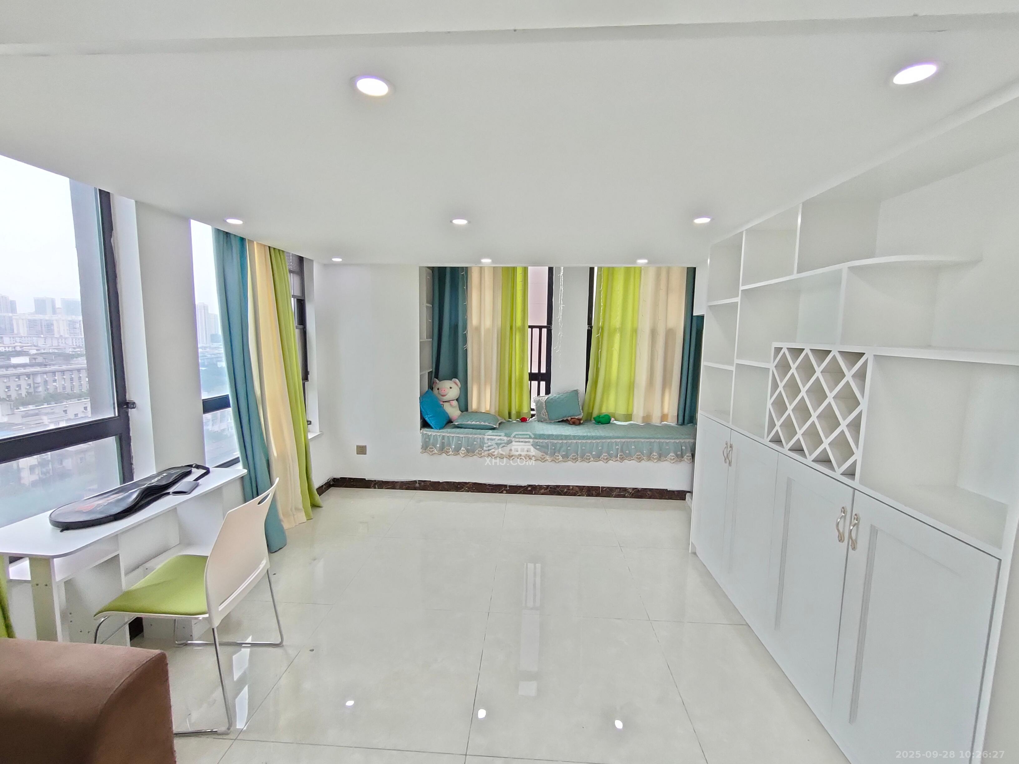 荣悦台 1室1厅1卫 2100.0元/月 荣悦台 1室1厅1卫 2100.0元/月室内图