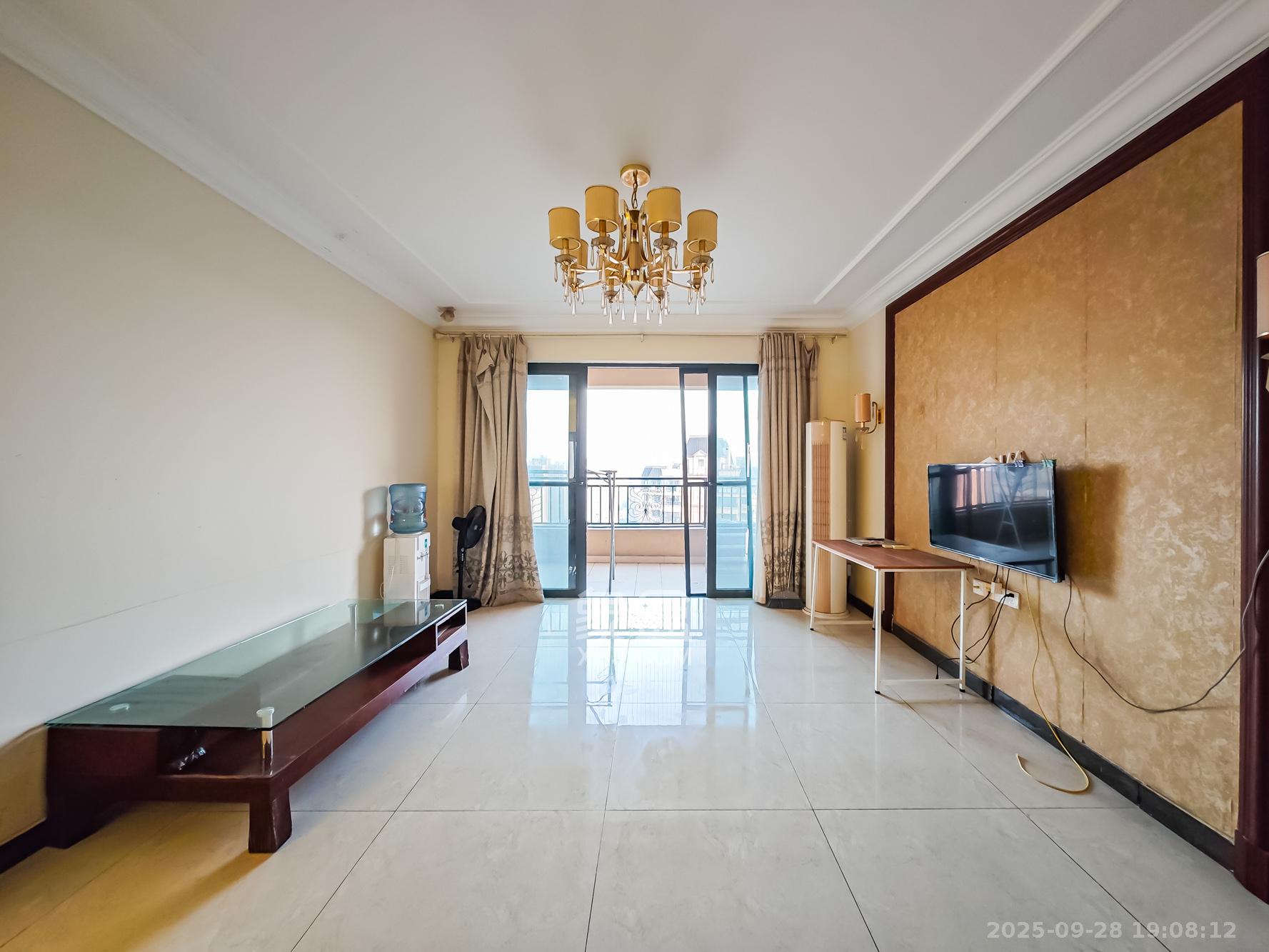 恒大御景天下城一期 4室2厅2卫 95.0万 恒大御景天下城一期 4室2厅2卫 95.0万客厅