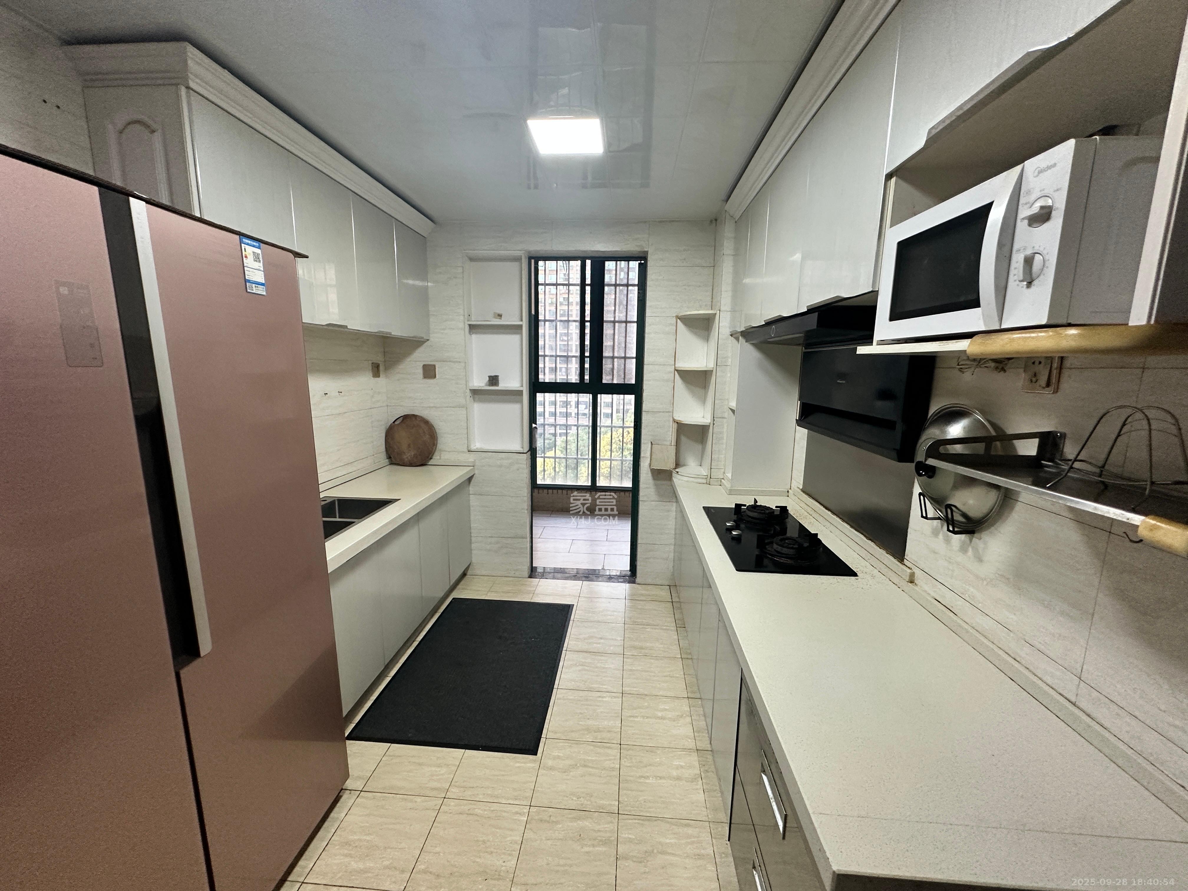 富基世纪公园  5室2厅2卫    2500.0元/月室内图