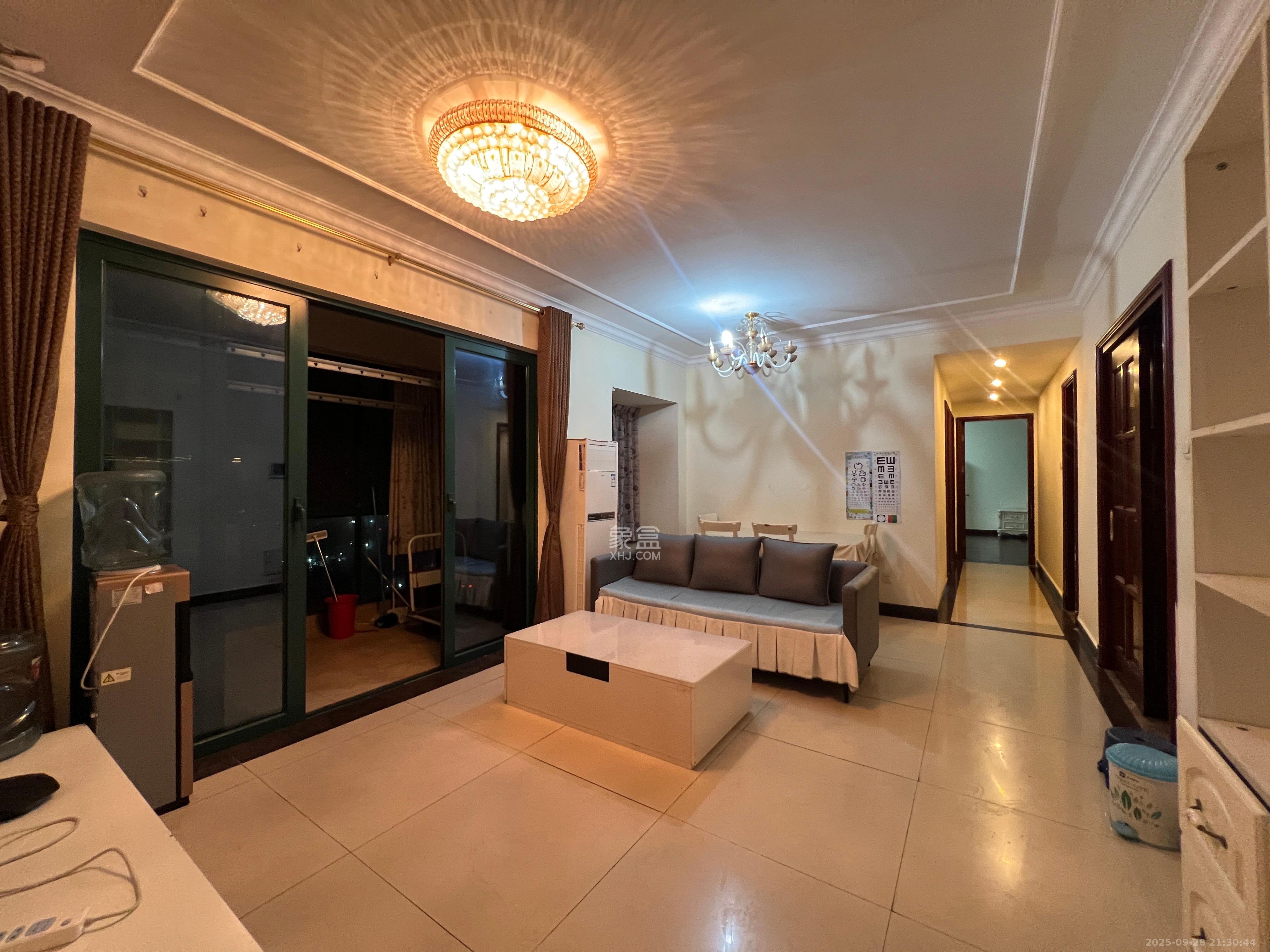 恒大雅苑 3室2厅2卫 2300.0元/月 恒大雅苑 3室2厅2卫 2300.0元/月室内图