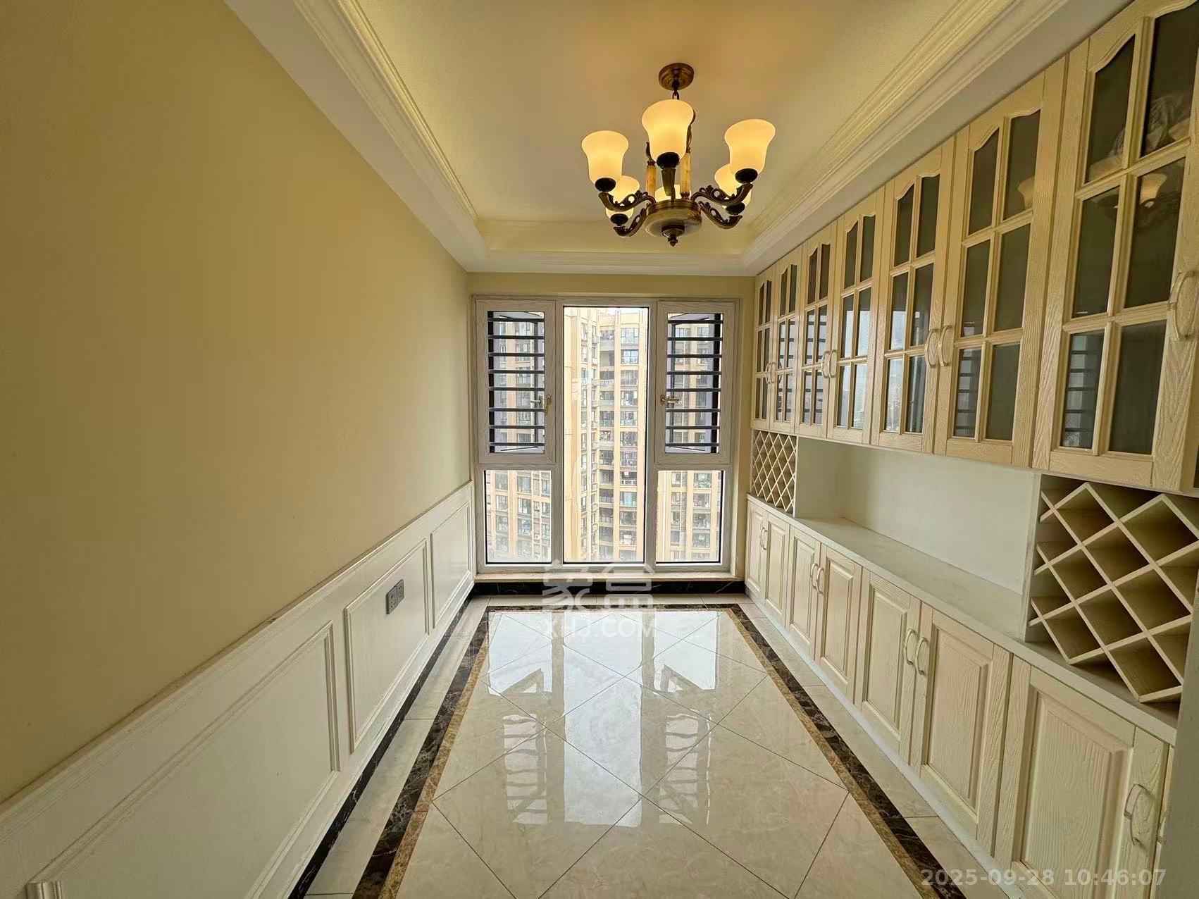 上园商住小区 3室2厅2卫 3500.0元/月 上园商住小区 3室2厅2卫 3500.0元/月室内图