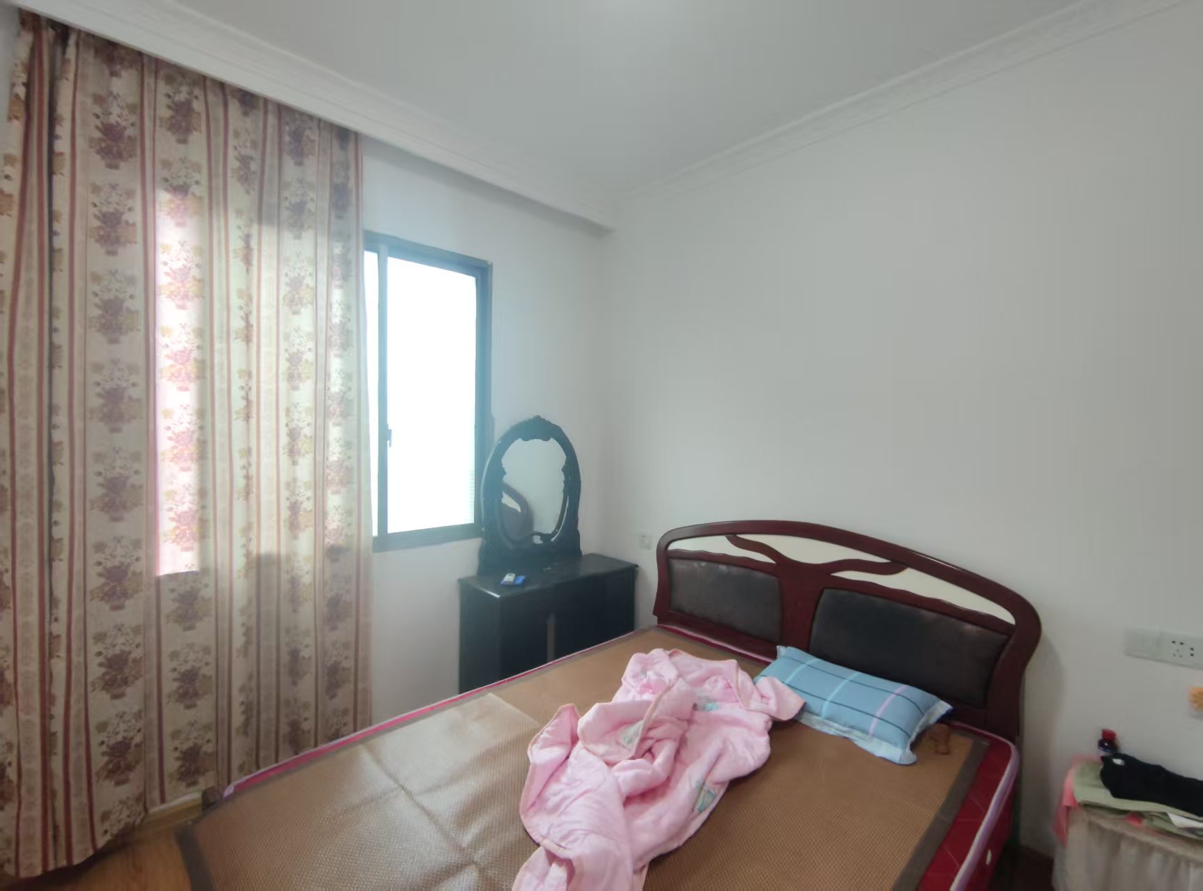 芙蓉苑 1室1厅1卫 1300.0元/月 芙蓉苑 1室1厅1卫 1300.0元/月室内图