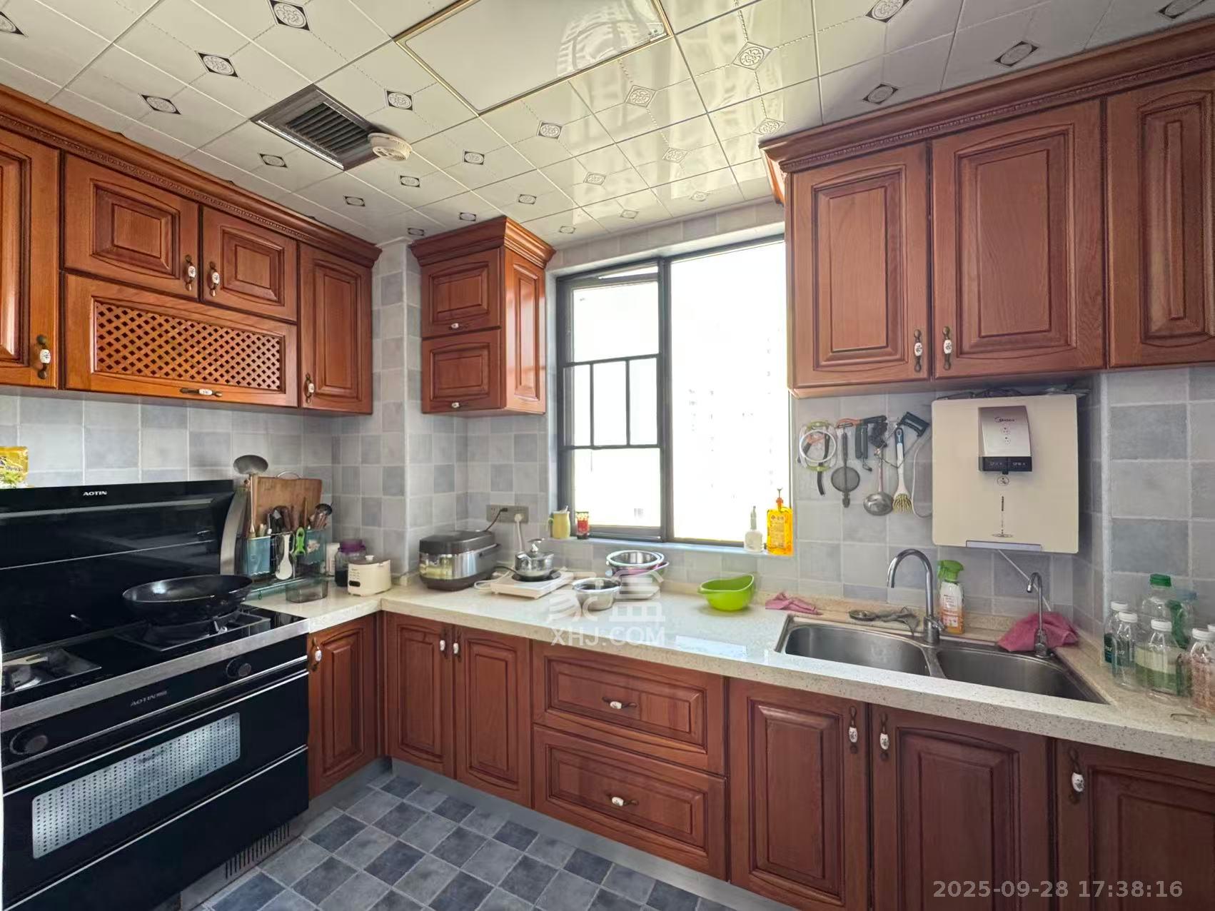 中海梅溪湖壹号 3室2厅2卫 3500.0元/月 中海梅溪湖壹号 3室2厅2卫 3500.0元/月室内图