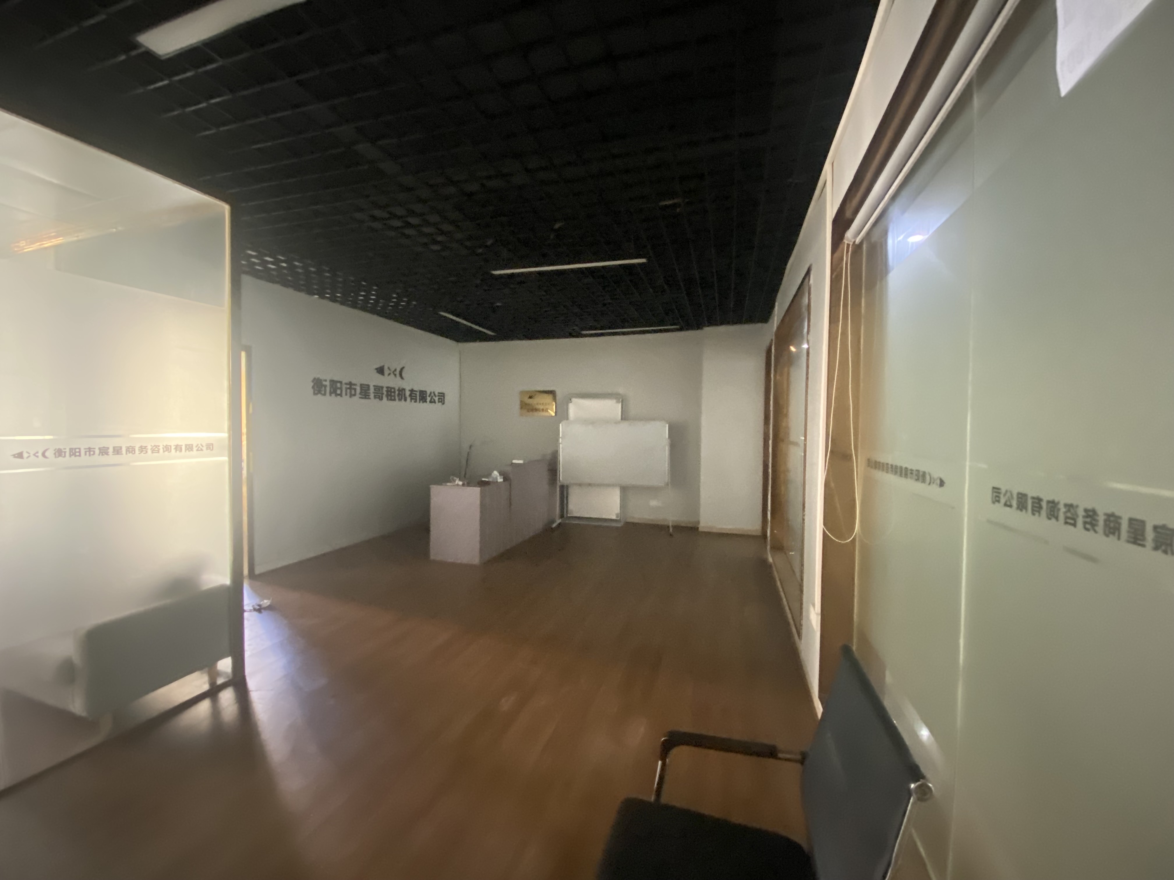 融冠亲城50写字楼  1室0厅0卫    3300.0元/月