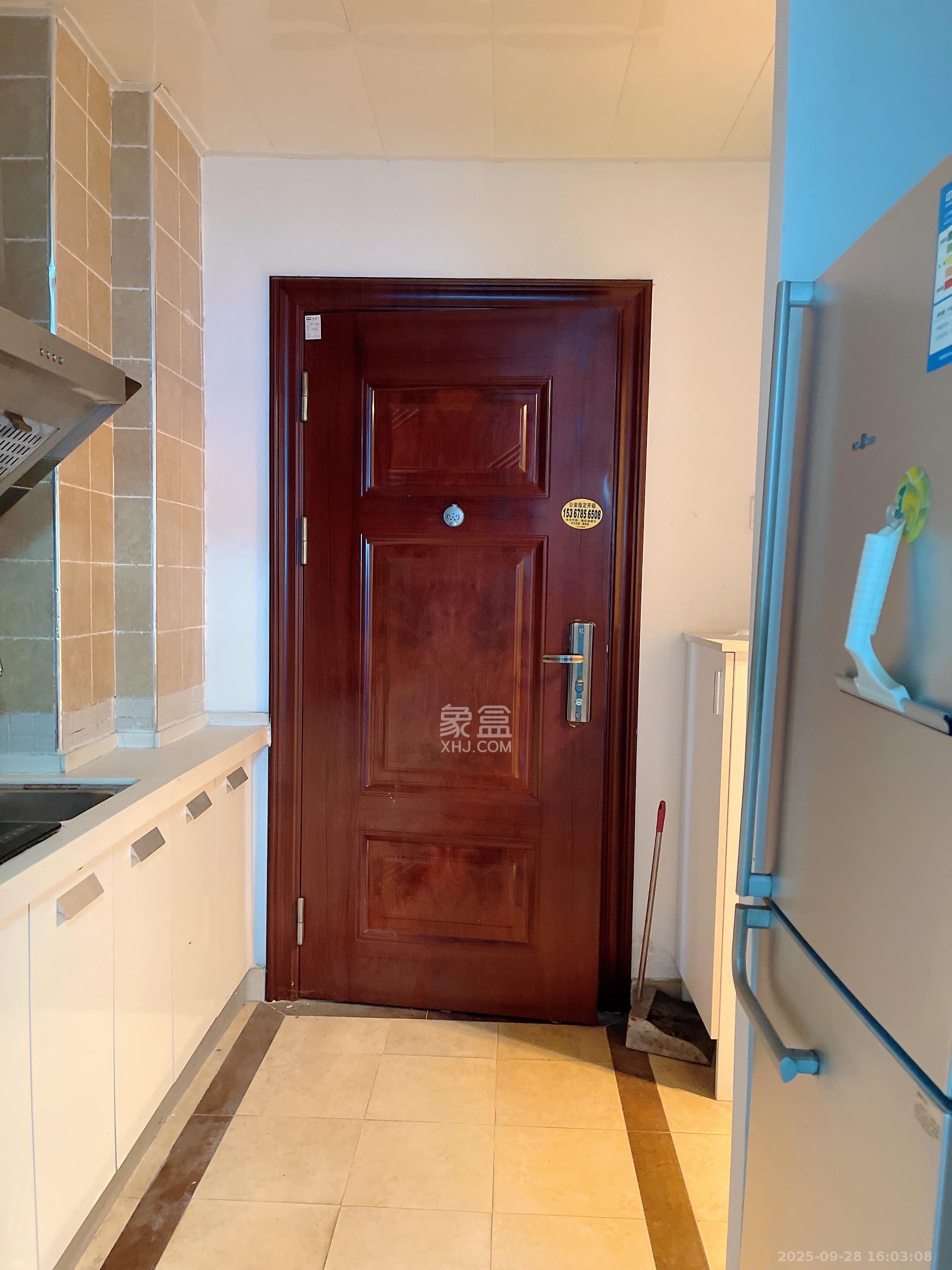 月亮湾草莓街区一、二期  1室0厅0卫    1200.0元/月室内图