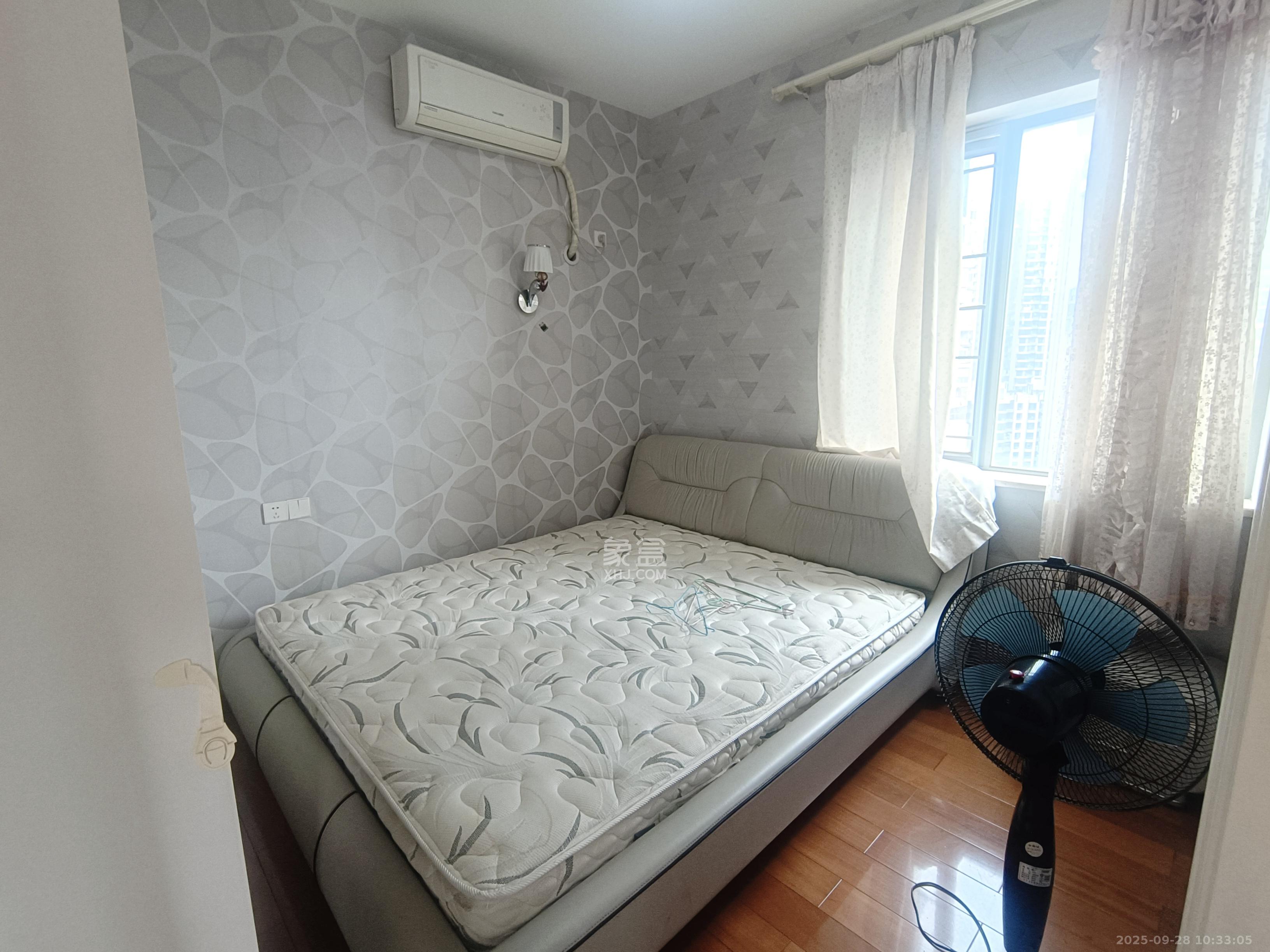 新城新世界一二三期  2室1厅1卫    2200.0元/月室内图