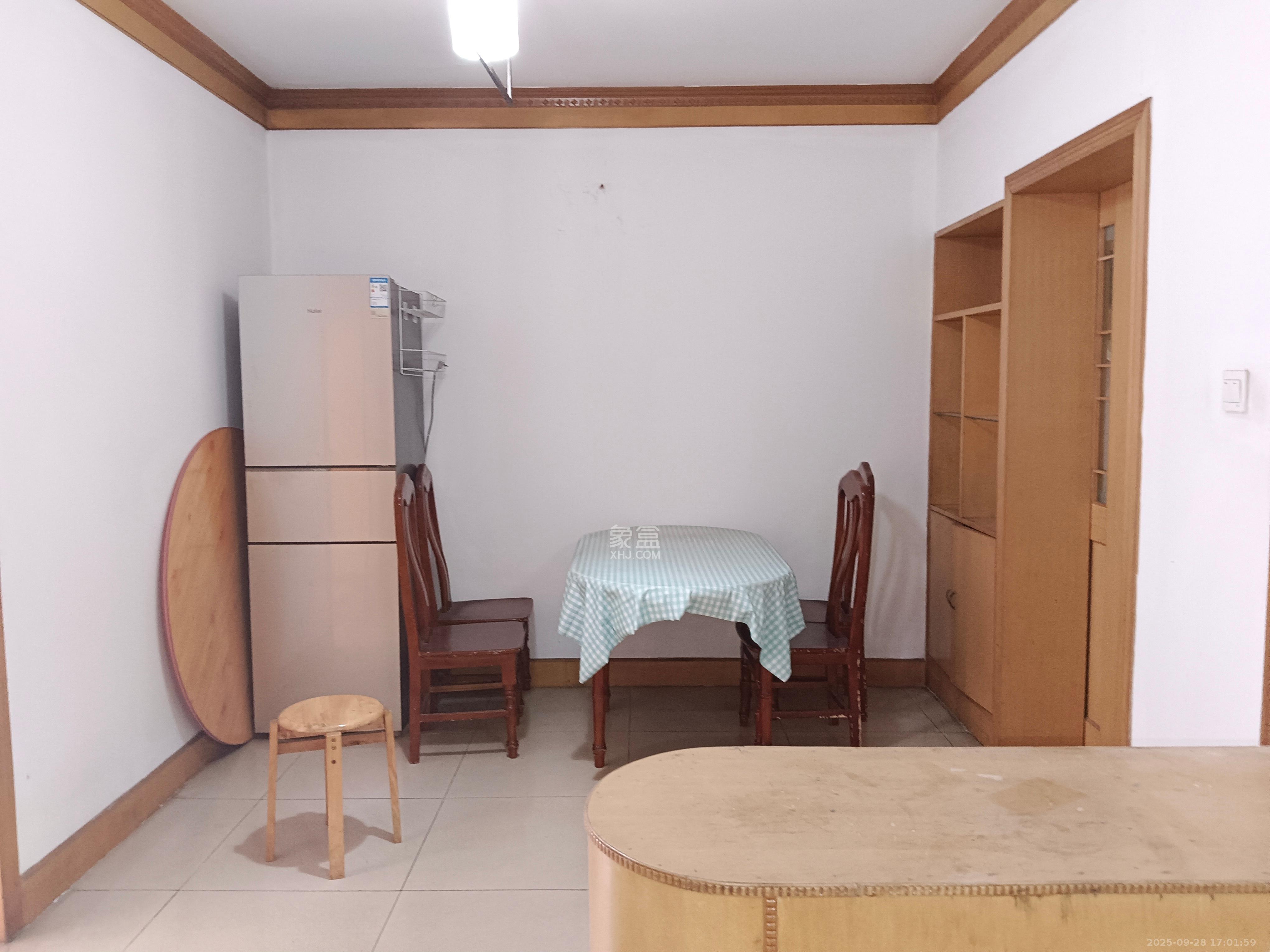 长郡公寓 3室2厅2卫 3500.0元/月 长郡公寓 3室2厅2卫 3500.0元/月室内图