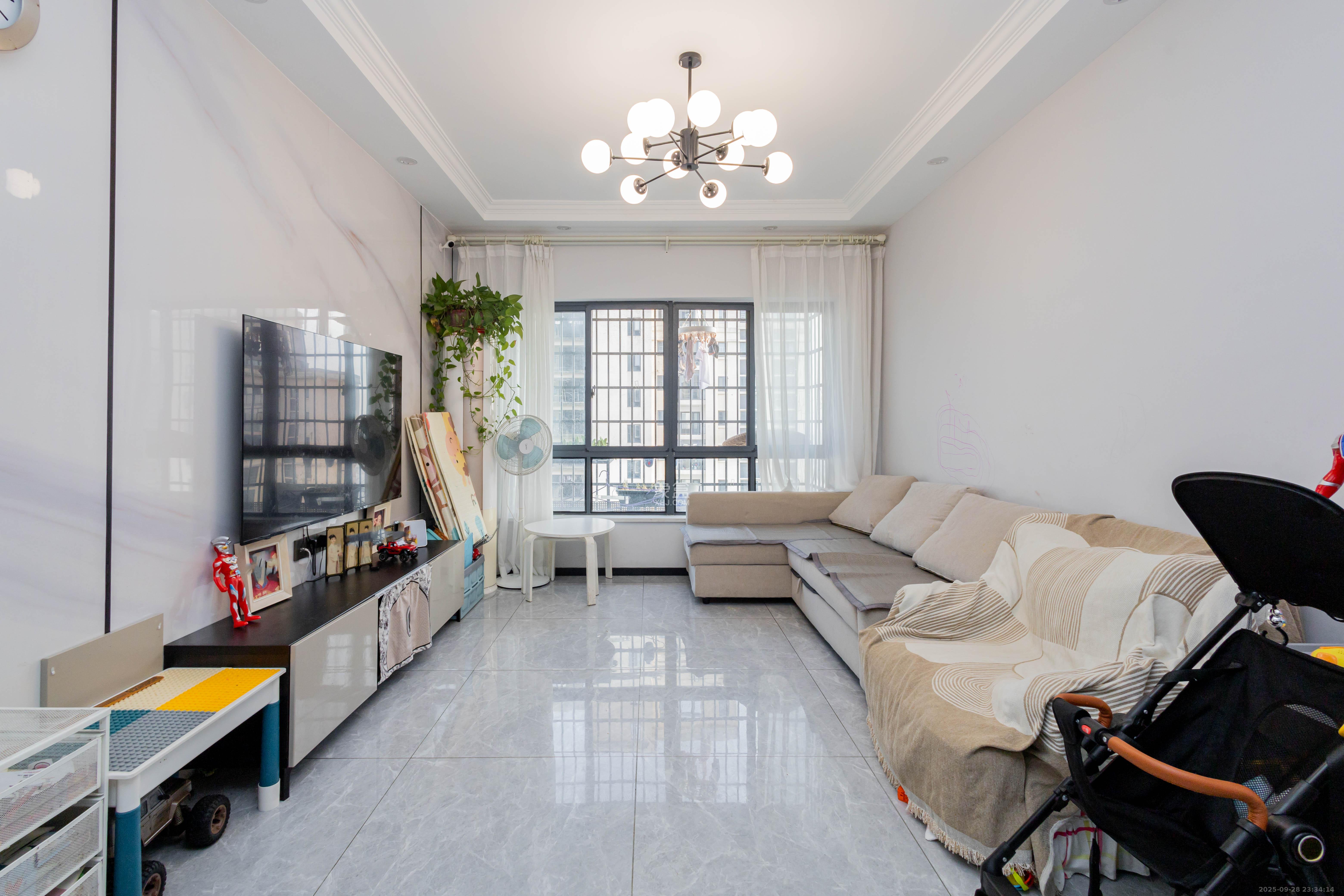 金科天悦(金科美邻汇) 3室2厅1卫 62.8万 金科天悦(金科美邻汇) 3室2厅1卫 62.8万客厅