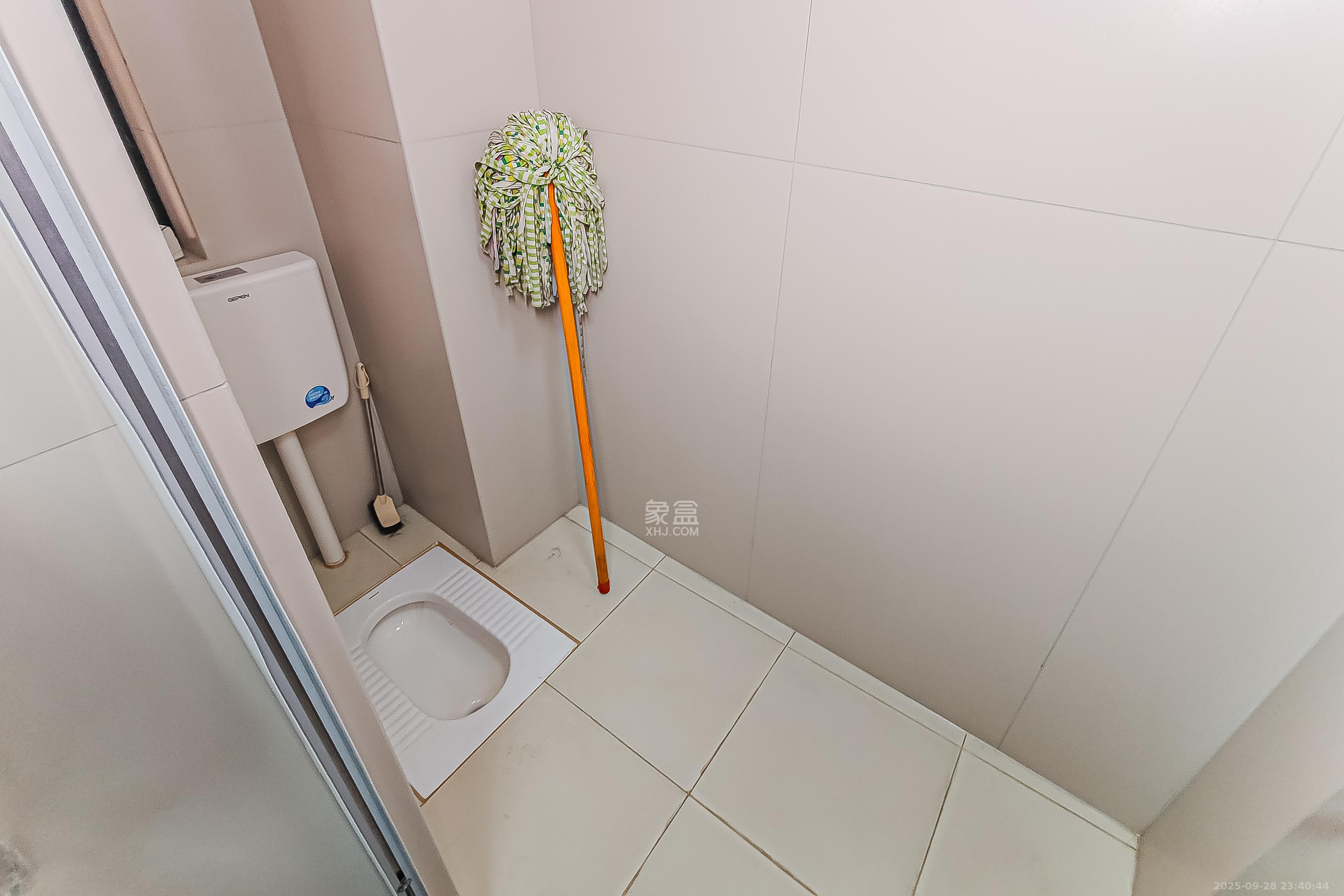 在水一方 4室2厅2卫 110.0万 在水一方 4室2厅2卫 110.0万卫生间