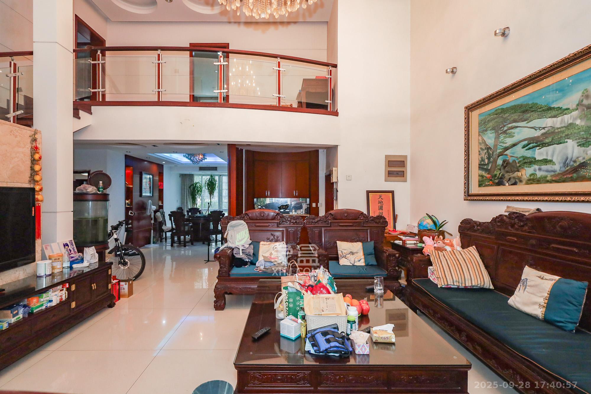 八方小区D区 4室2厅2卫 687.0万 八方小区D区 4室2厅2卫 687.0万客厅