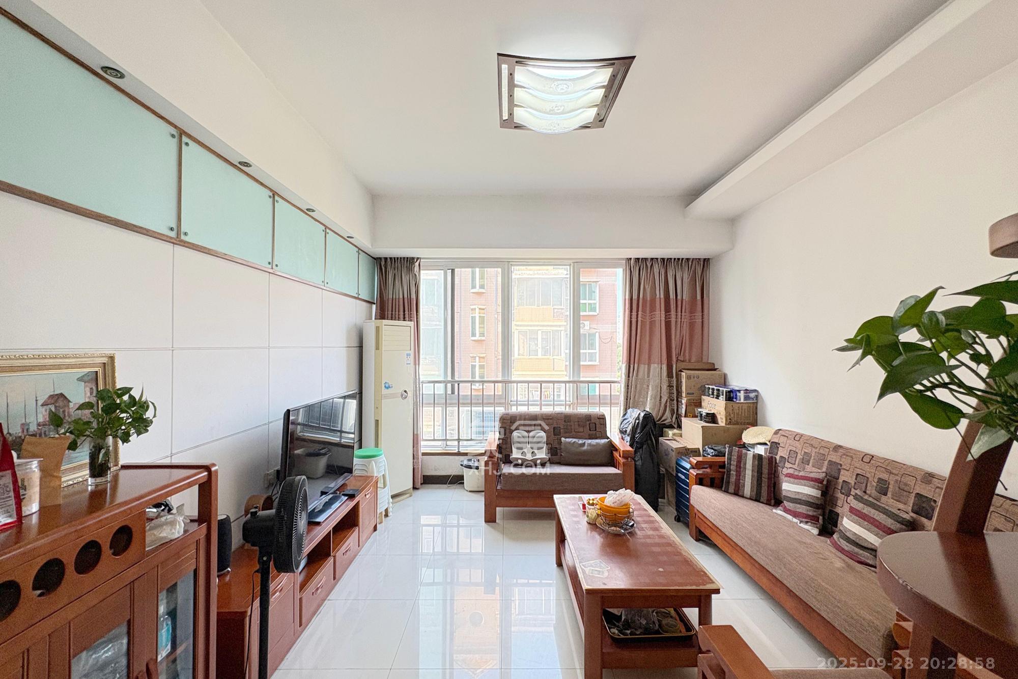 京电花园 3室2厅2卫 122.0万 京电花园 3室2厅2卫 122.0万客厅