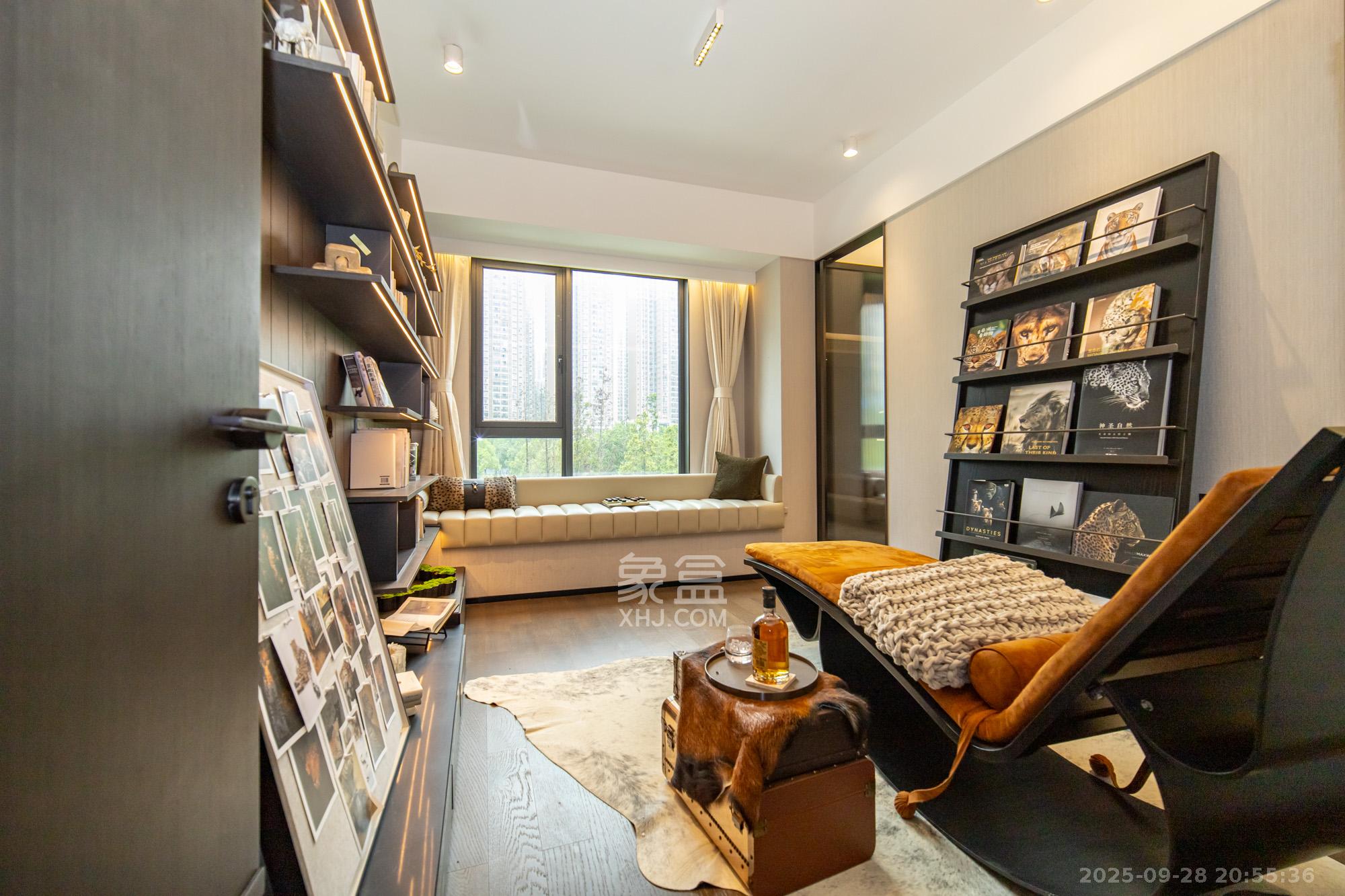 万科松湖天地 4室1厅3卫 440.0万 万科松湖天地 4室1厅3卫 440.0万卧室