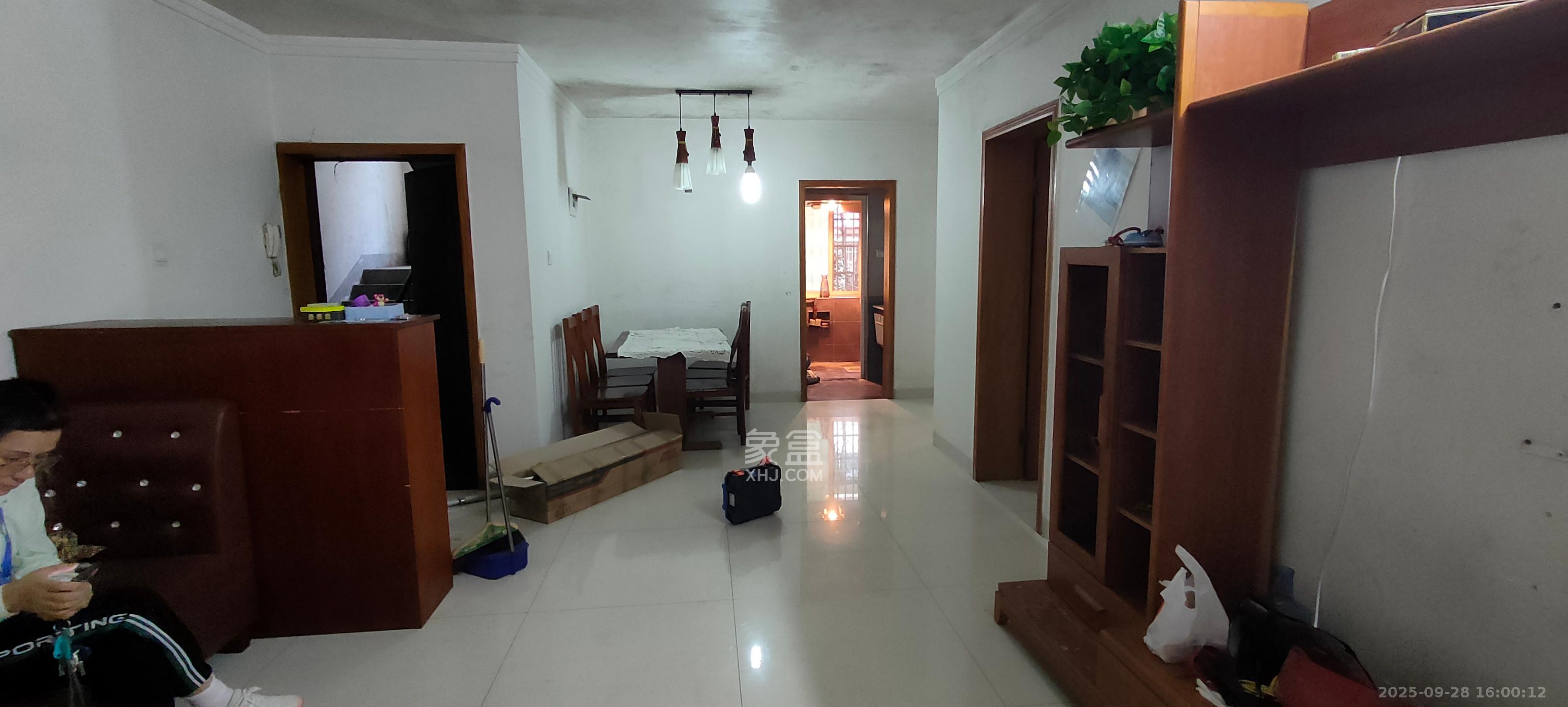 新诚小区 2室2厅2卫 1800.00元/月 新诚小区 2室2厅2卫 1800.00元/月室内图