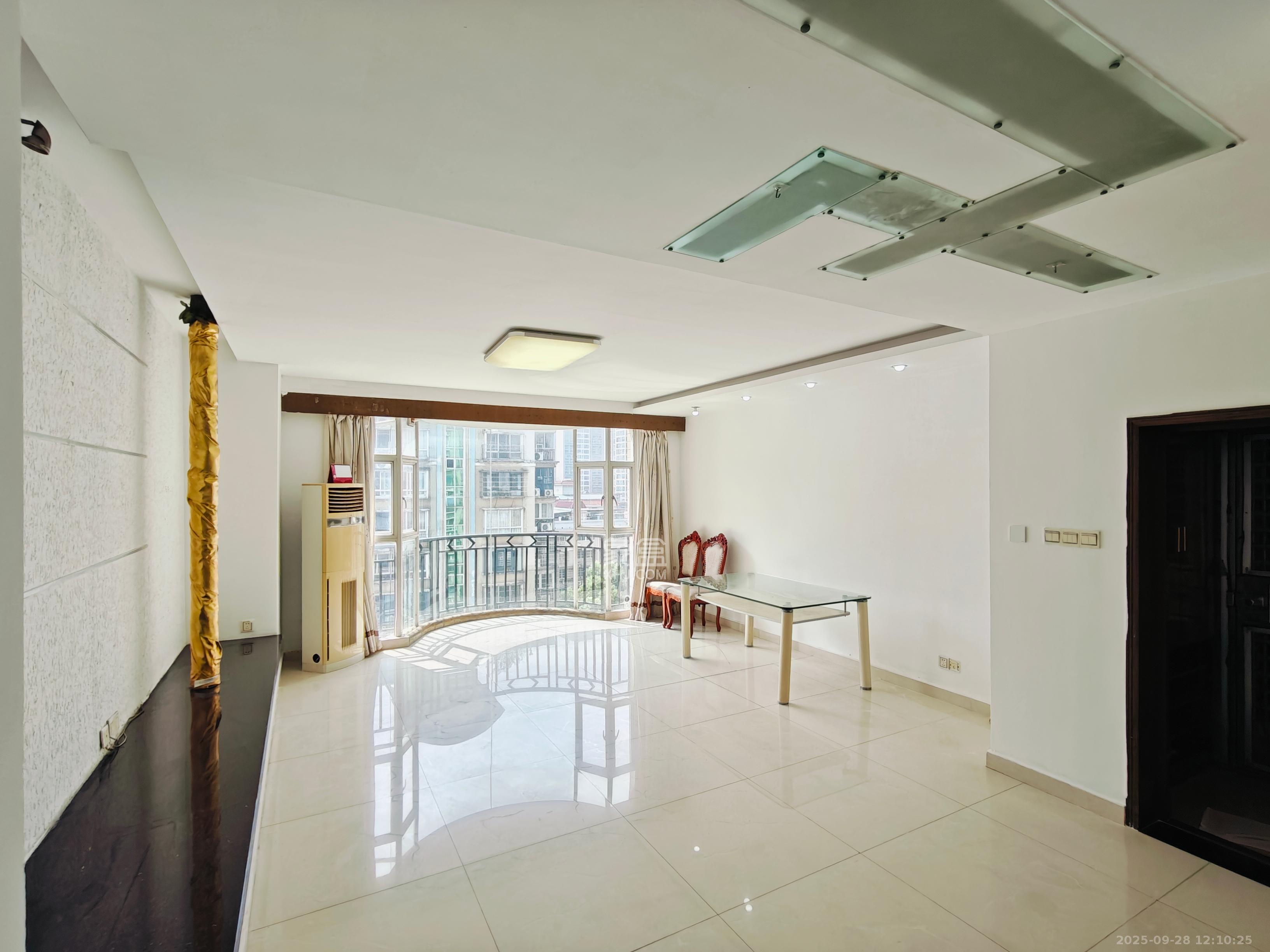 朝阳欣园  3室2厅2卫    3400.0元/月 朝阳欣园  3室2厅2卫    3400.0元/月室内图