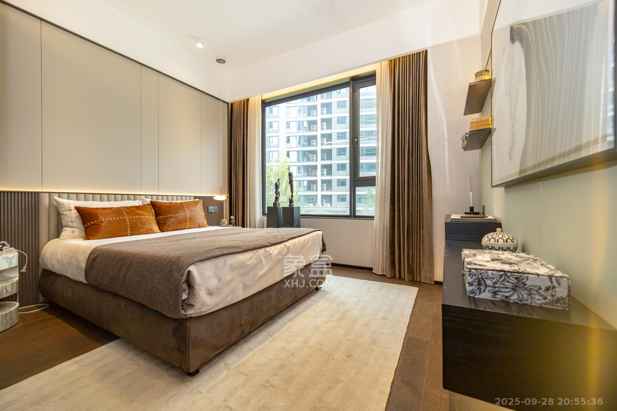 万科松湖天地 4室1厅3卫 440.0万 万科松湖天地 4室1厅3卫 440.0万卧室