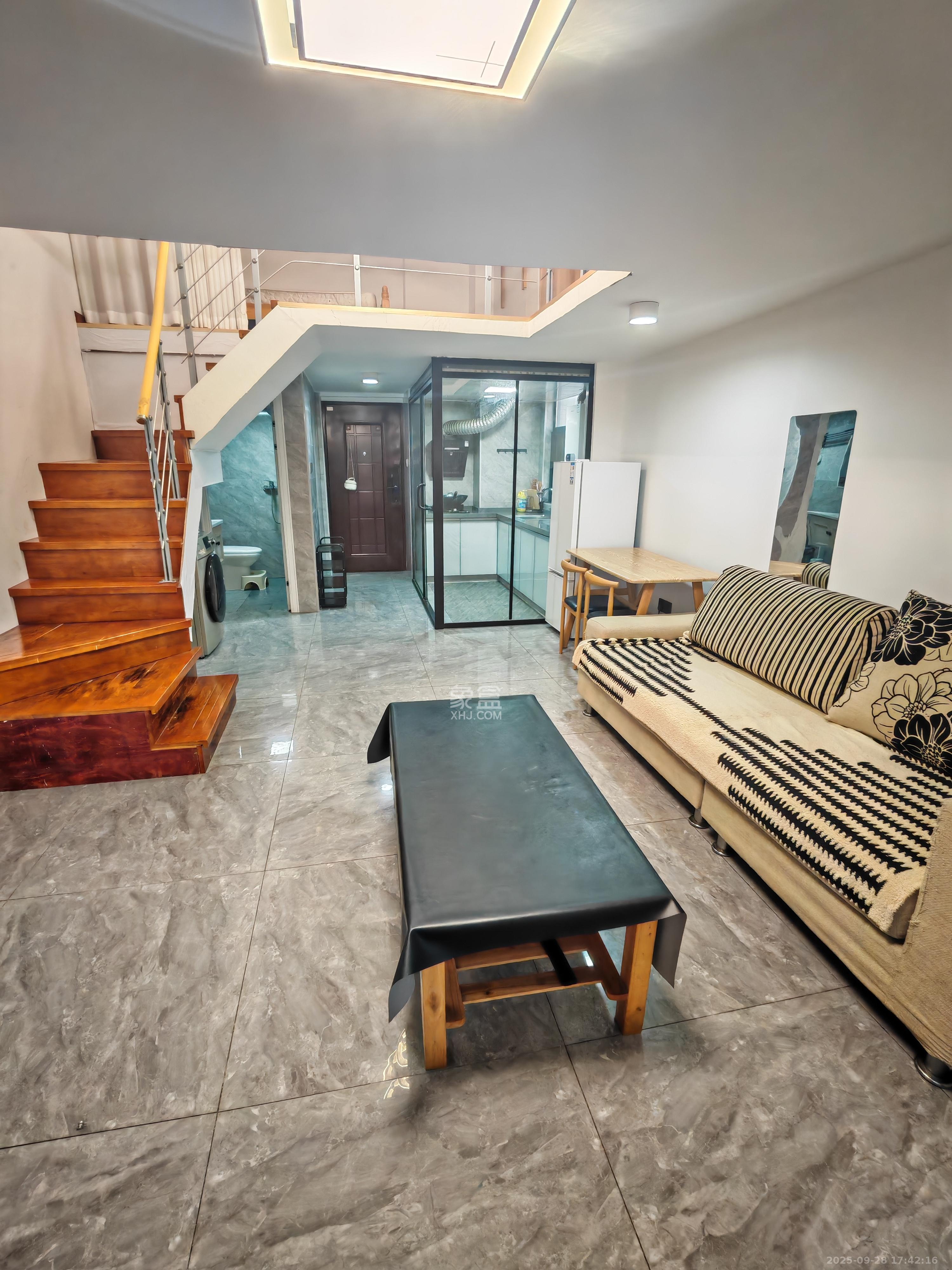 天鸿天府（天鸿中央大院）  2室1厅1卫    1900.0元/月室内图