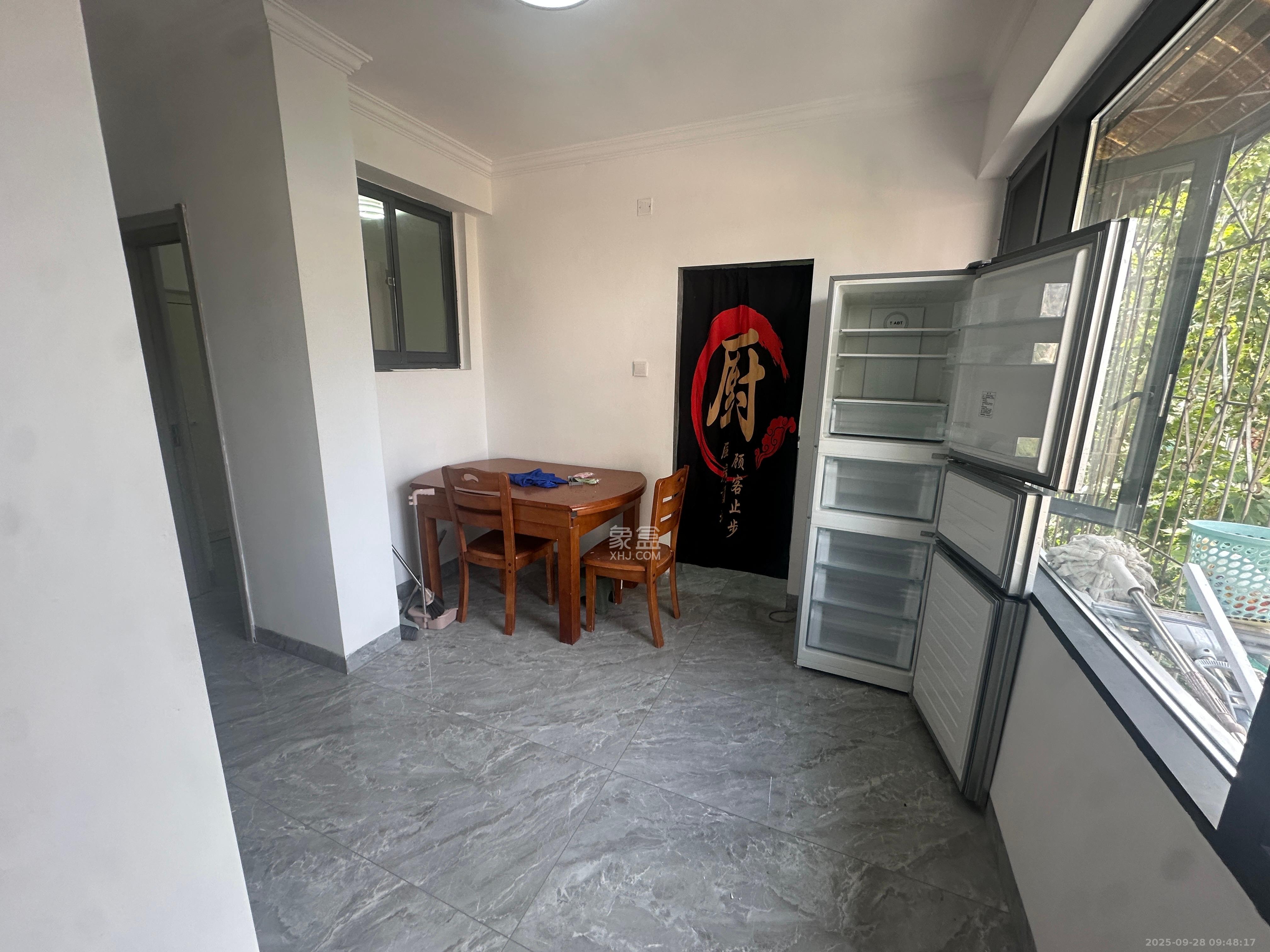 湖南第六工程有限公司机关小区(六公司机关大院) 3室1厅1卫 2200.0元/月 湖南第六工程有限公司机关小区(六公司机关大院) 3室1厅1卫 2200.0元/月室内图