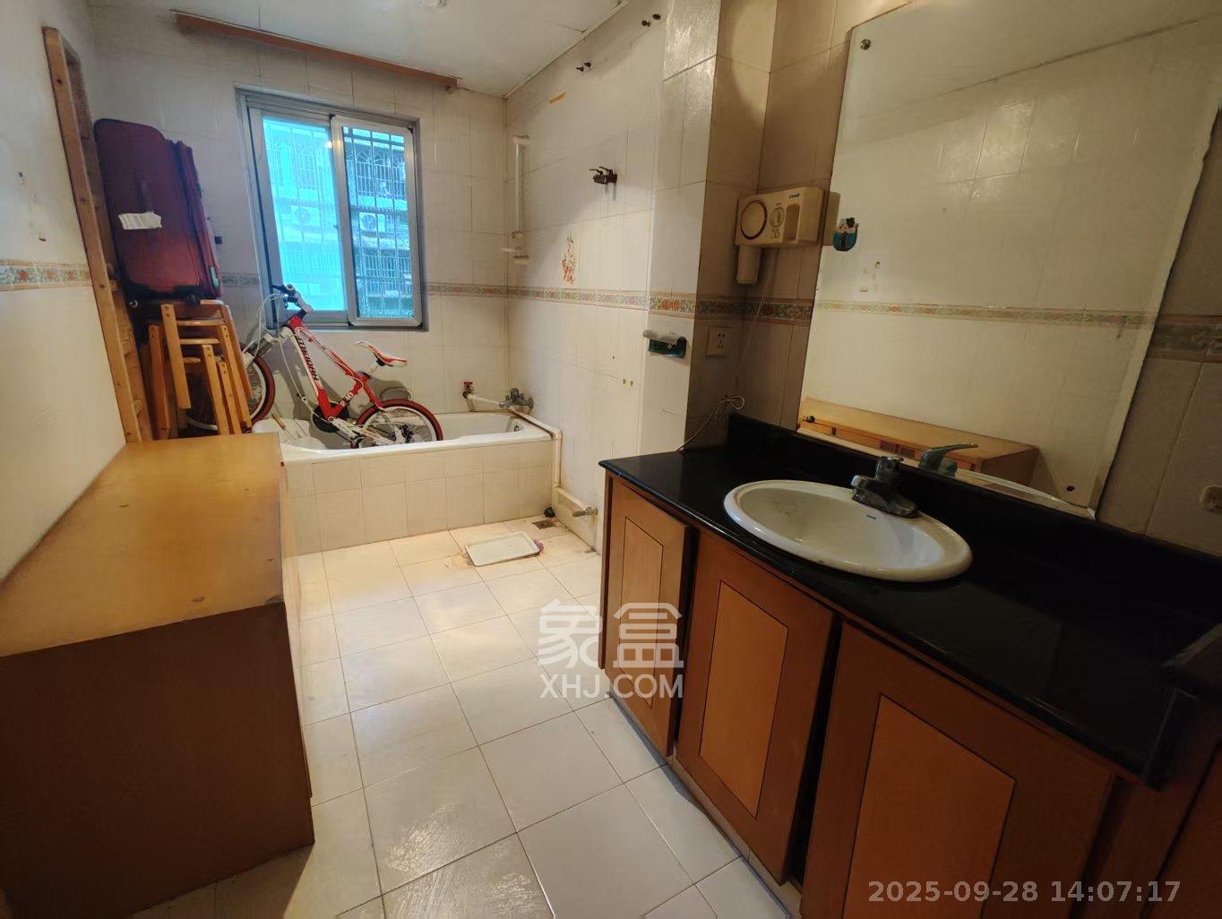 恒达时代花园 4室2厅2卫 2600.0元/月 恒达时代花园 4室2厅2卫 2600.0元/月室内图