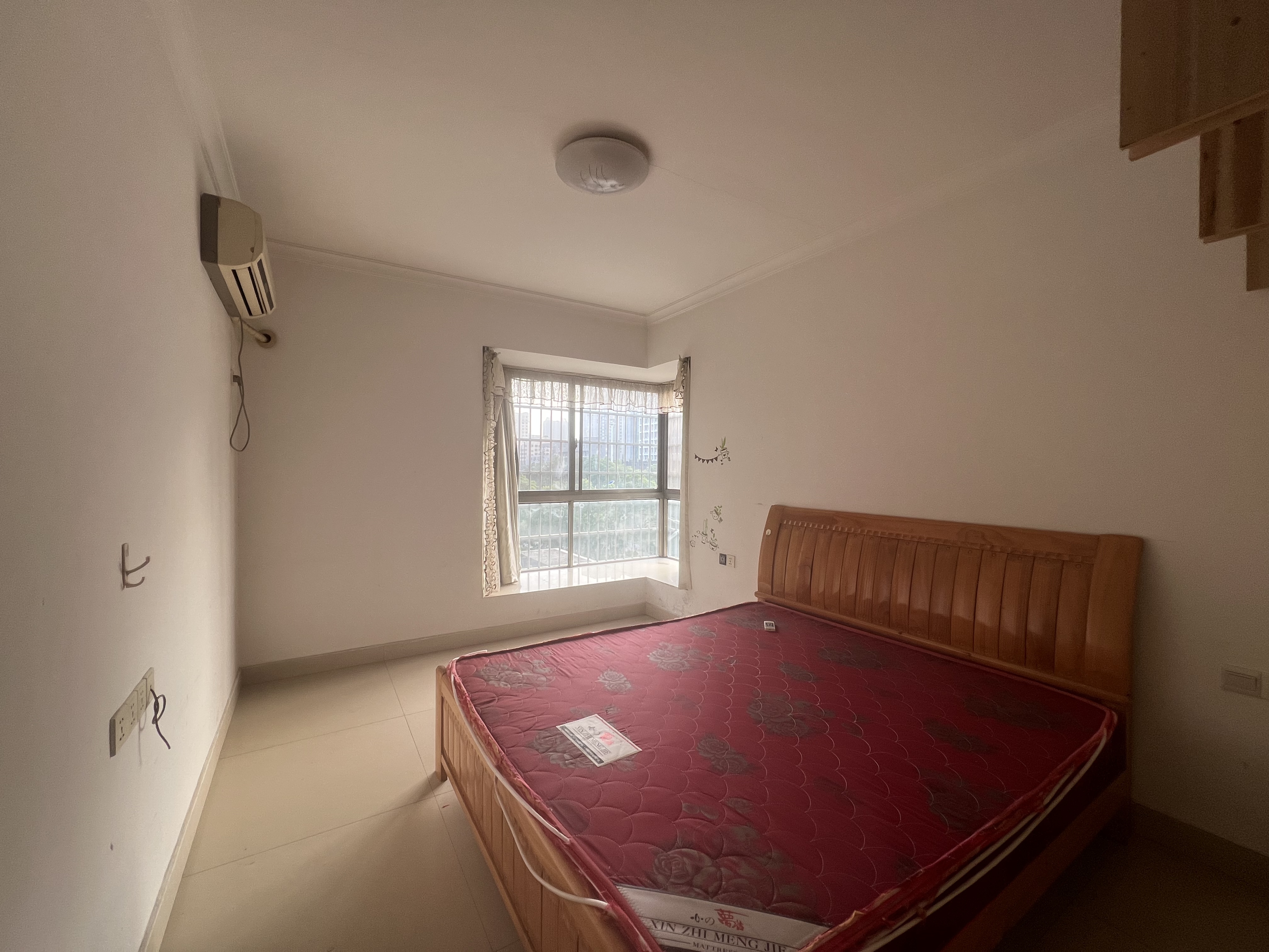 欣天花园 3室2厅2卫 1300.0元/月 欣天花园 3室2厅2卫 1300.0元/月室内图