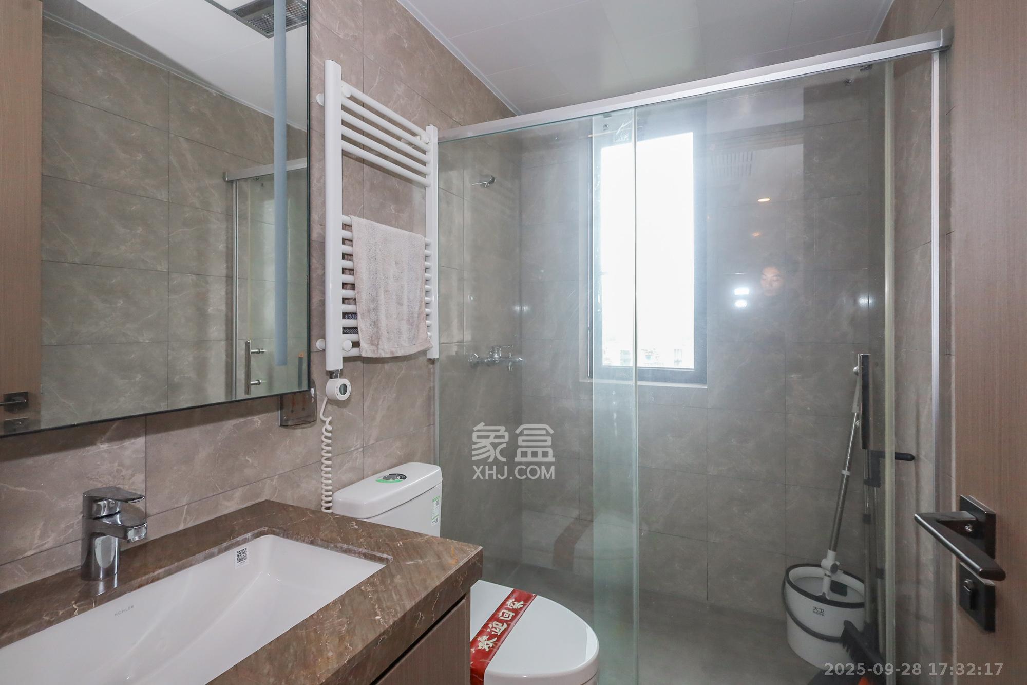 金茂建发泊悦 4室2厅2卫 228.0万 金茂建发泊悦 4室2厅2卫 228.0万卫生间