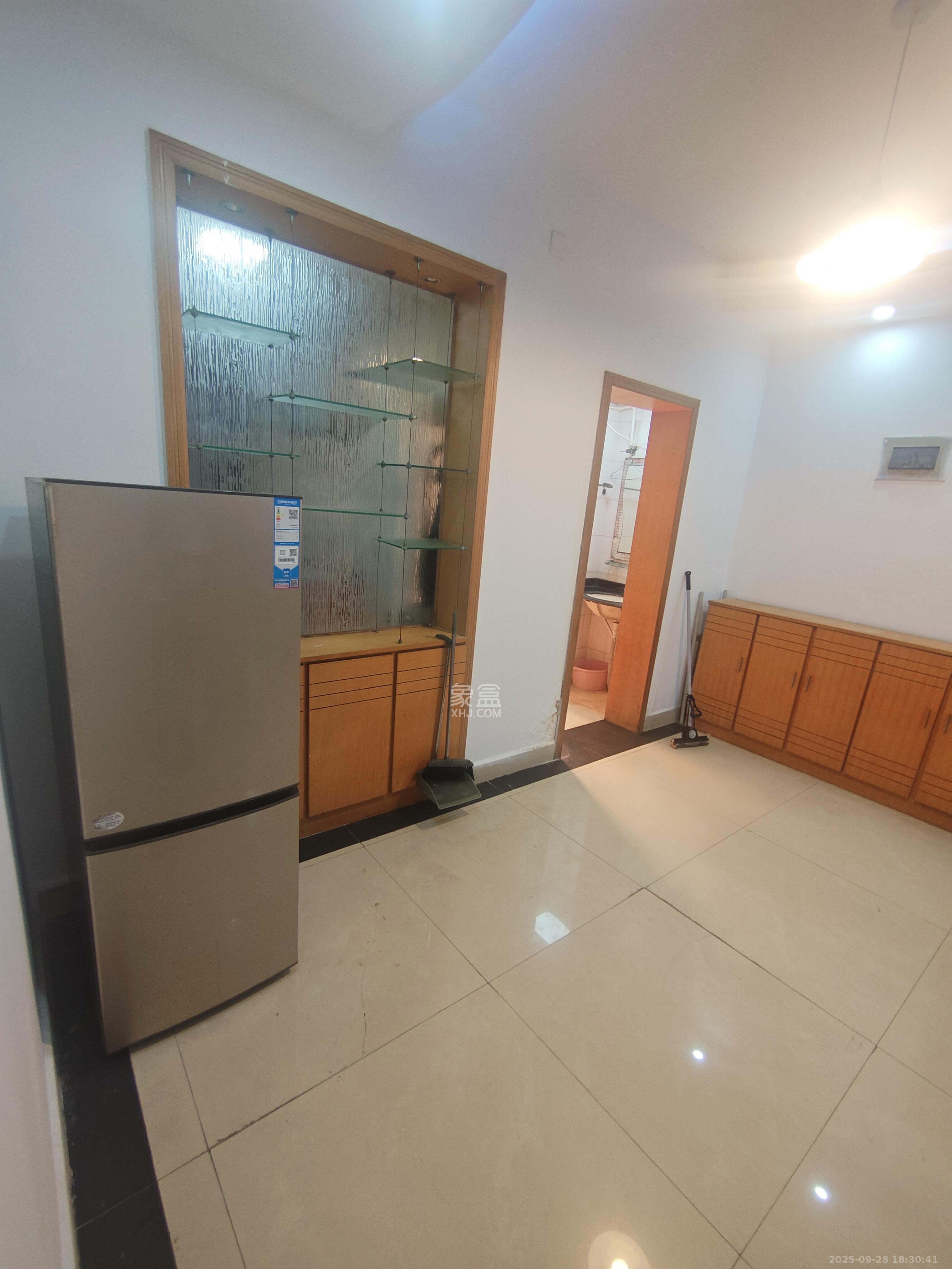 芙蓉区规划局宿舍 3室1厅1卫 1800.0元/月 芙蓉区规划局宿舍 3室1厅1卫 1800.0元/月室内图