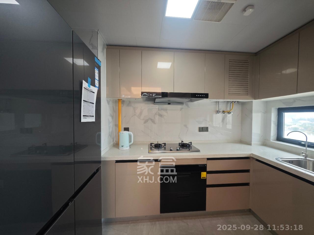 绿地V岛  4室2厅2卫   4300.00元/月室内图