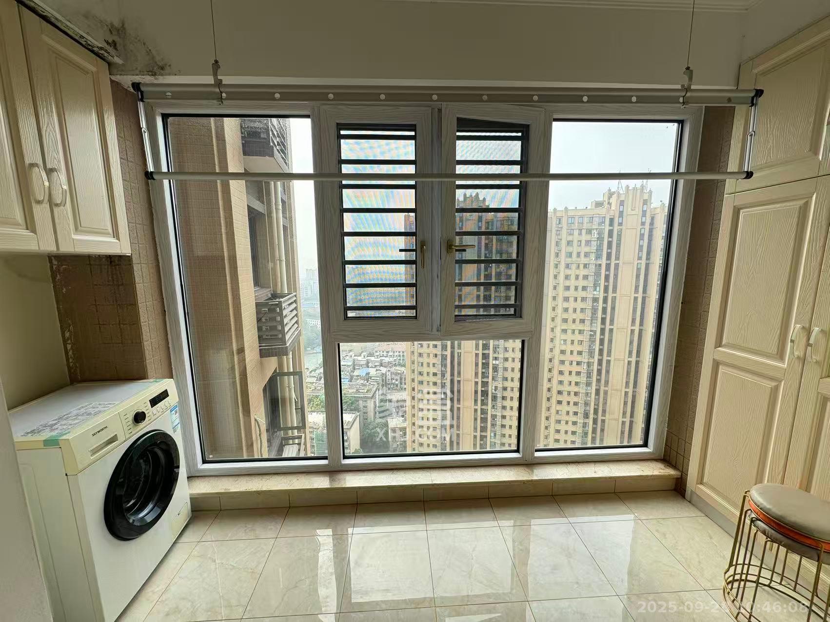 上园商住小区 3室2厅2卫 3500.0元/月 上园商住小区 3室2厅2卫 3500.0元/月室内图