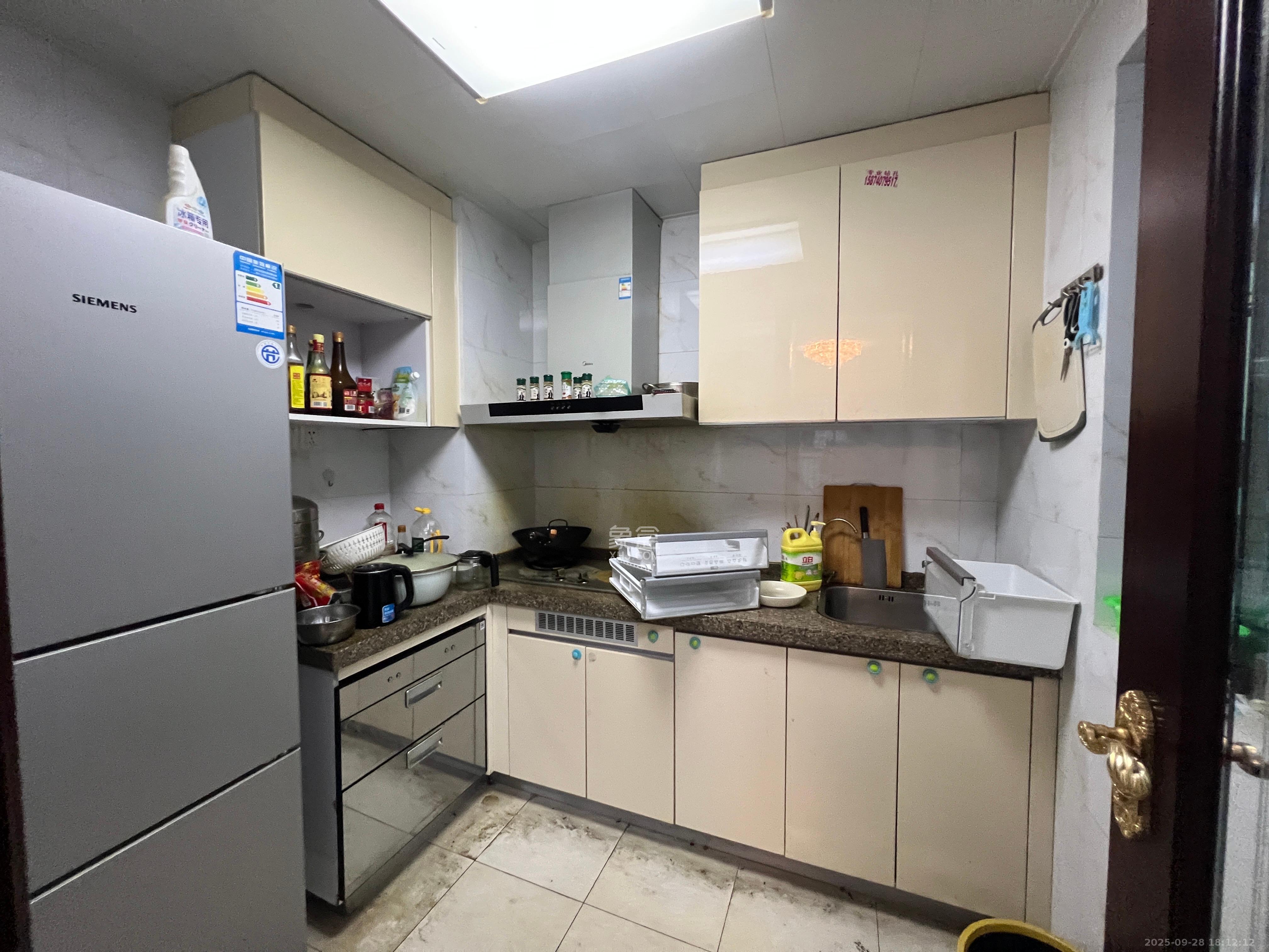 恒大雅苑 3室2厅2卫 2300.0元/月 恒大雅苑 3室2厅2卫 2300.0元/月室内图