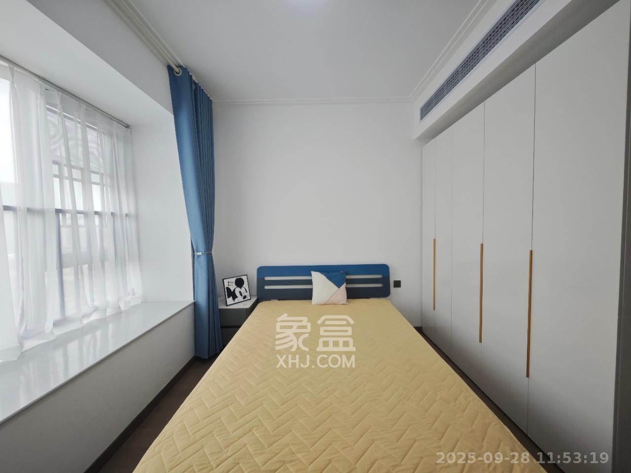 绿地V岛  4室2厅2卫   4300.00元/月室内图