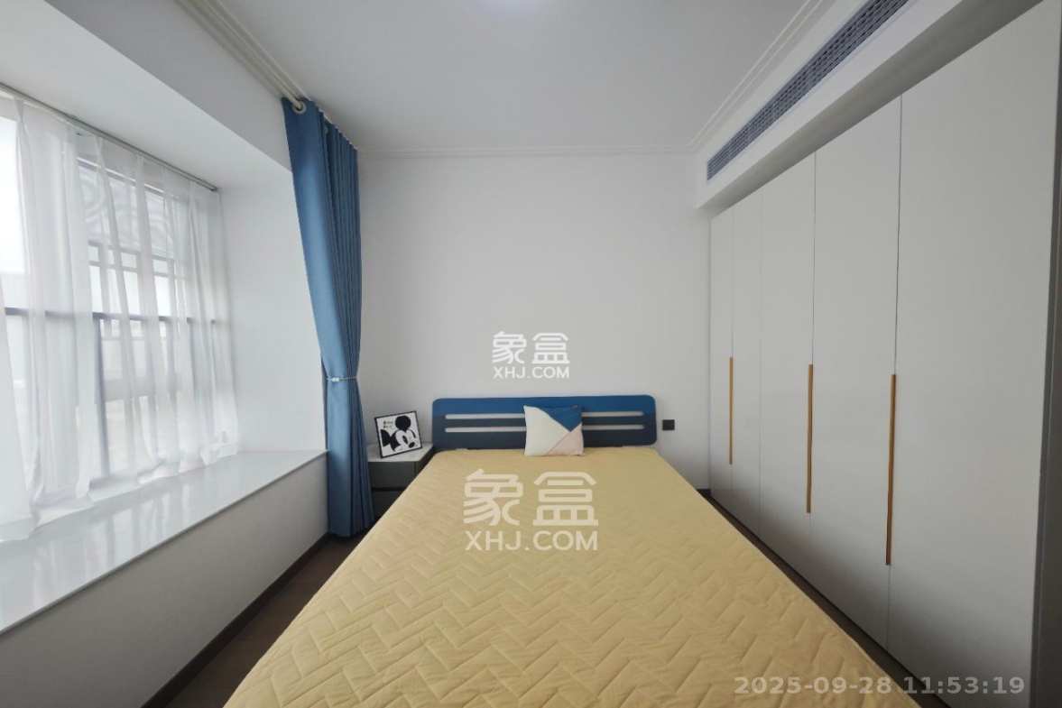 绿地V岛 4室2厅2卫 4300.00元/月 绿地V岛 4室2厅2卫 4300.00元/月室内图