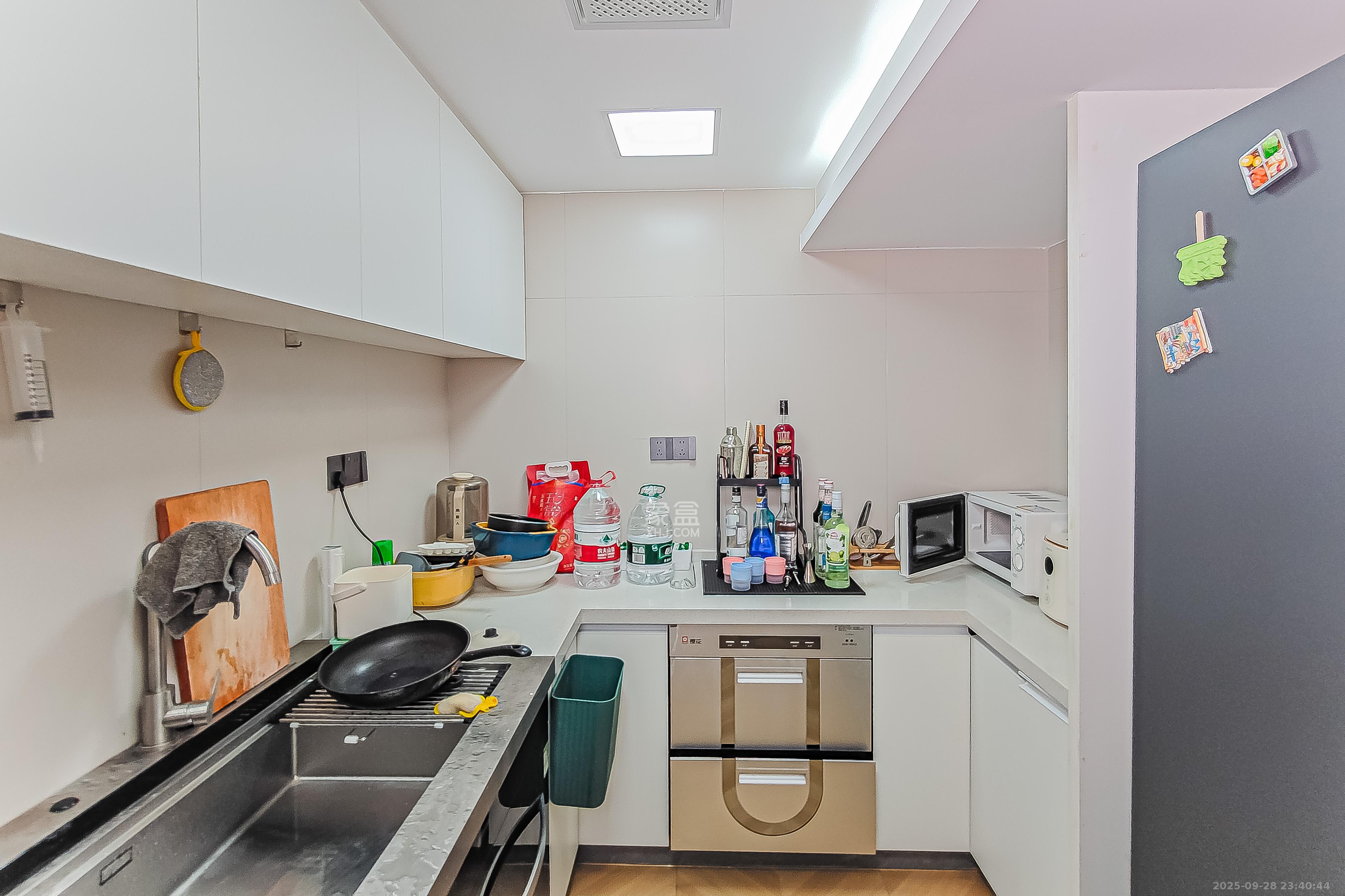 在水一方 4室2厅2卫 110.0万 在水一方 4室2厅2卫 110.0万厨房