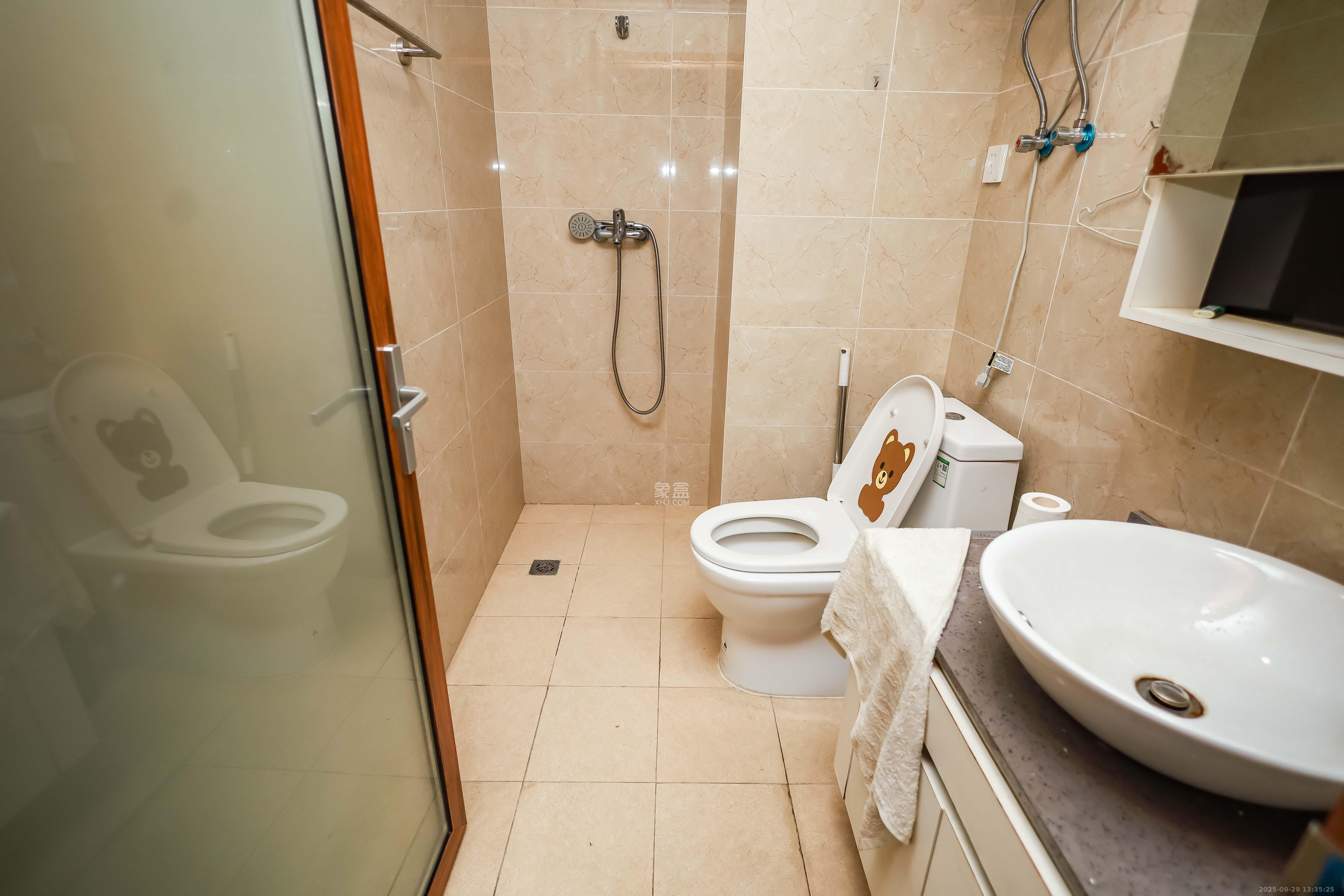 荣泰广场  1室1厅1卫    20.0万卫生间