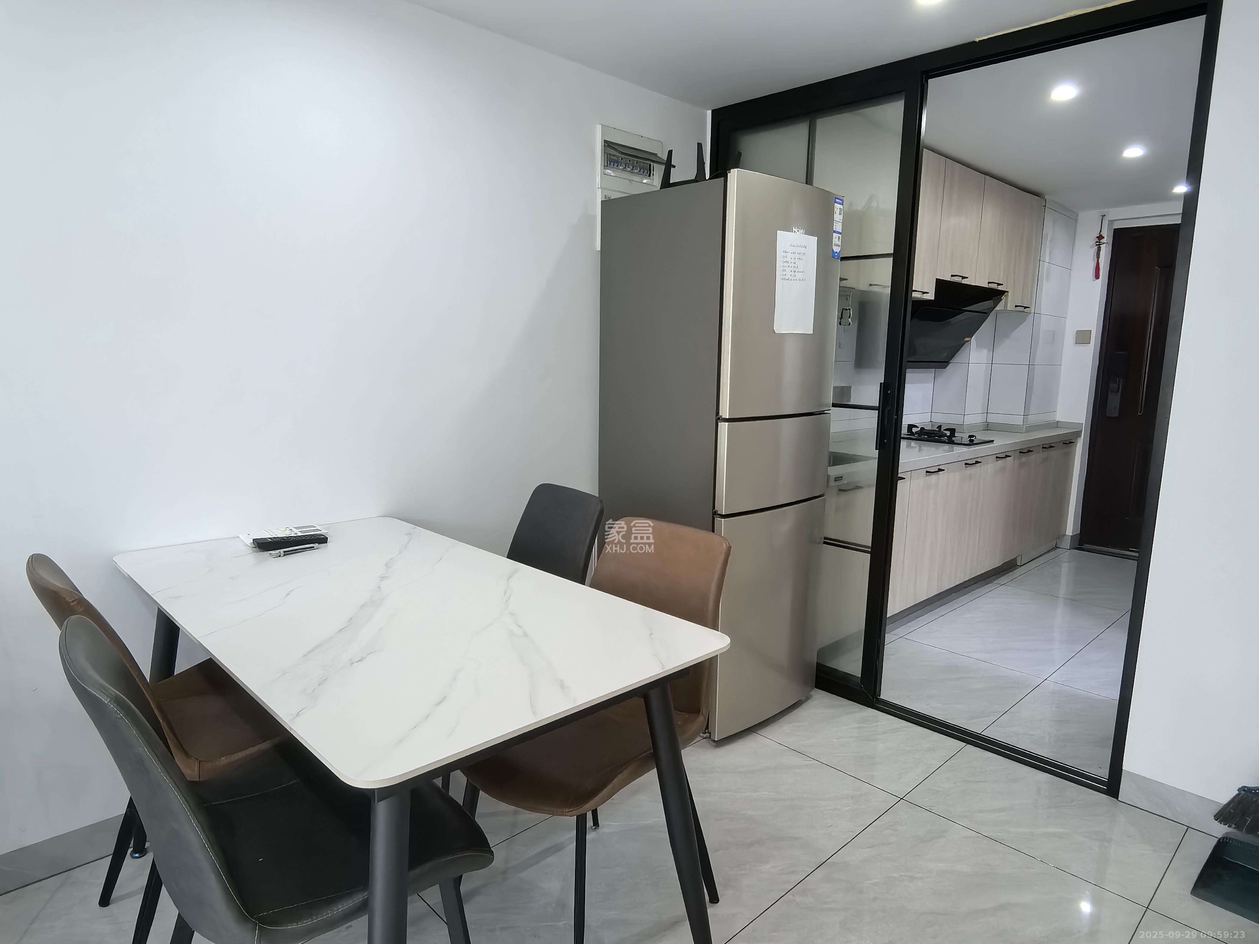 弘阳时光里  2室1厅1卫    2000.0元/月室内图