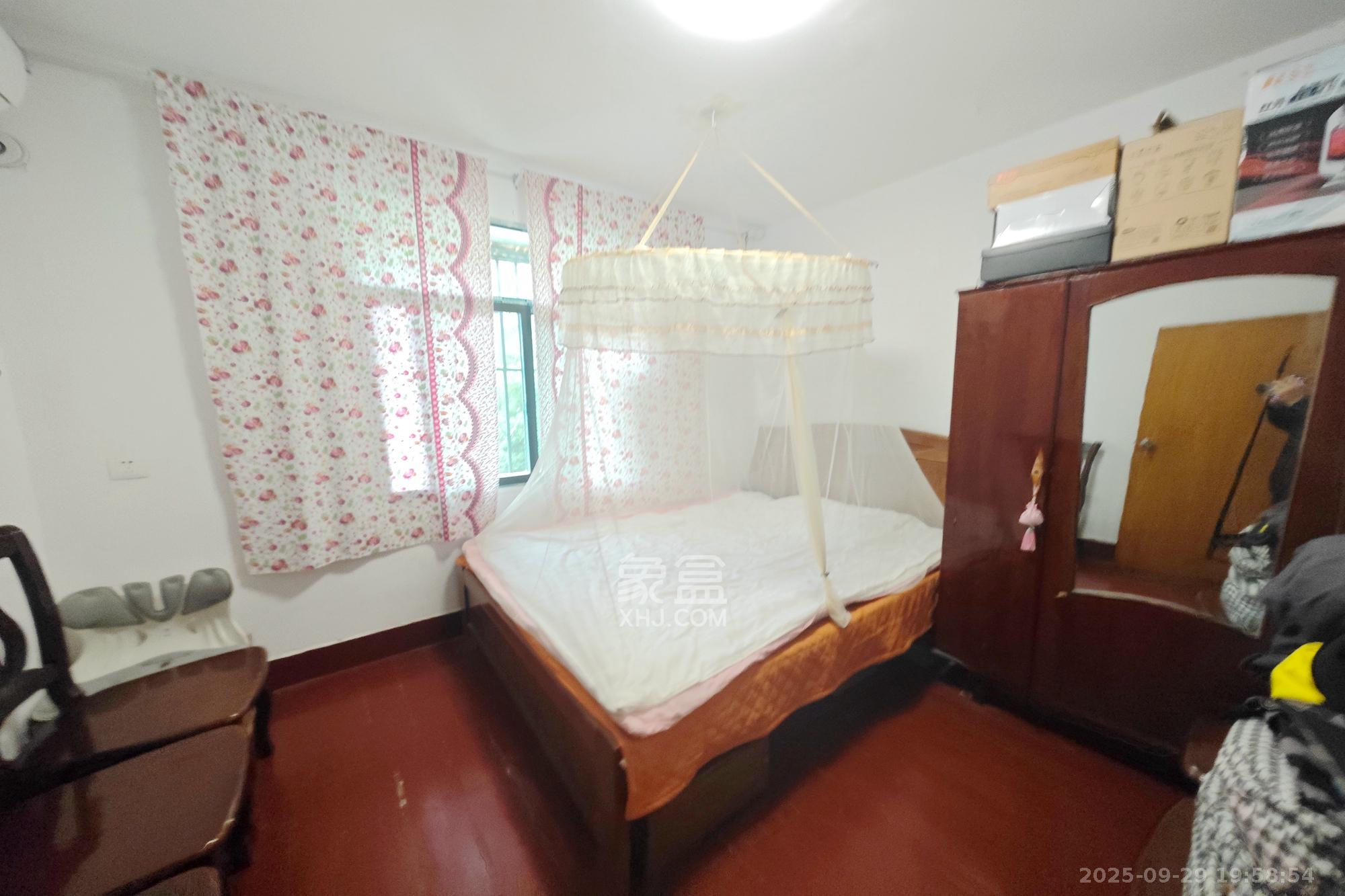 狮子山二片  1室0厅0卫    37.9万 狮子山二片  1室0厅0卫    37.9万卧室