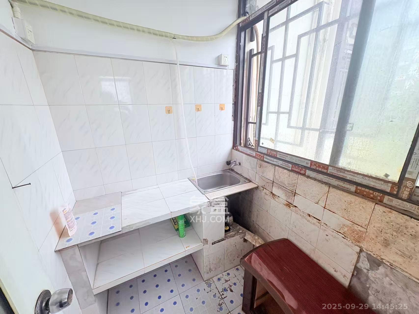 西湖新村 1室1厅1卫 1100.0元/月 西湖新村 1室1厅1卫 1100.0元/月室内图